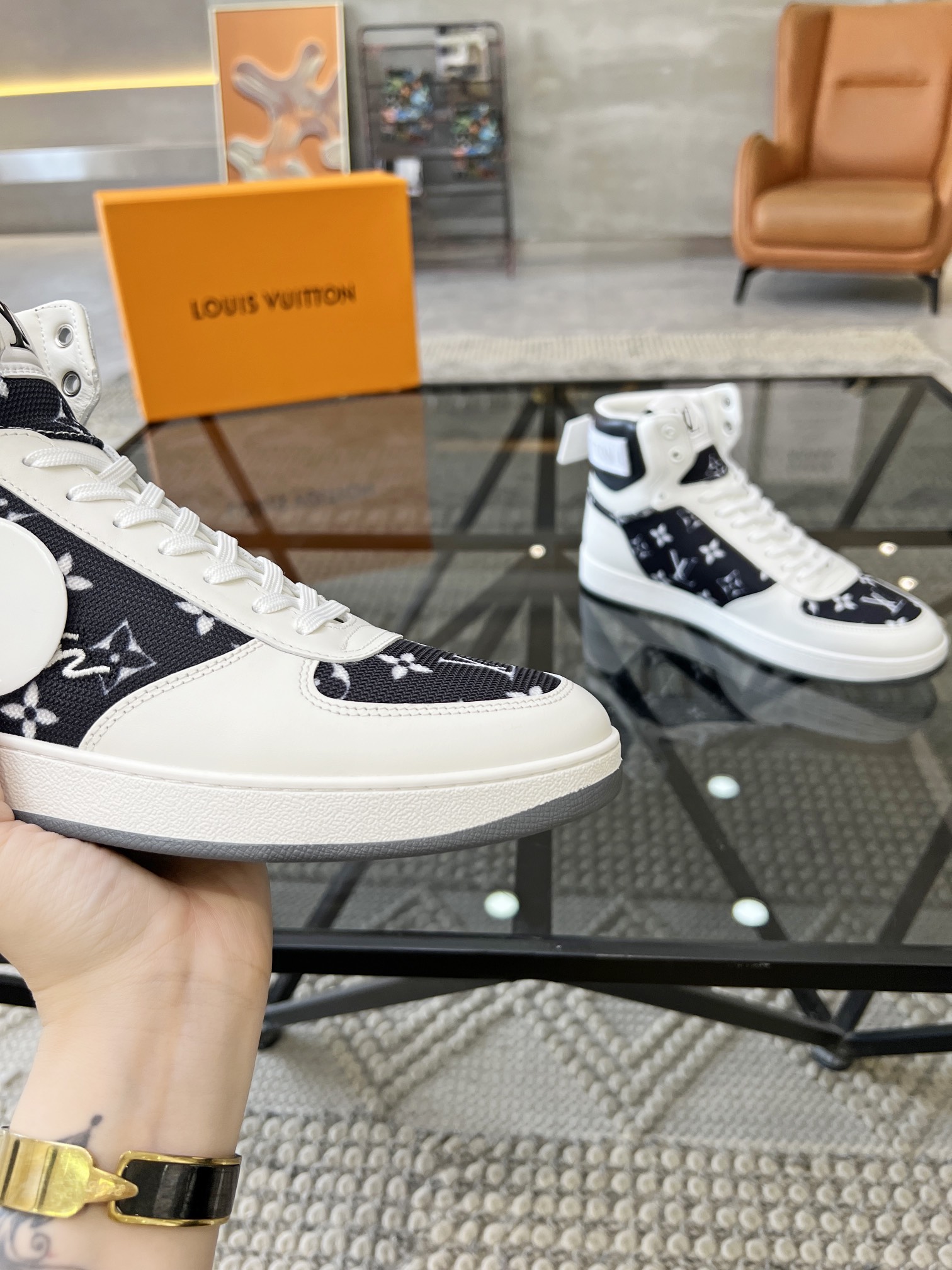 LOUIS VUITTON SHOES 