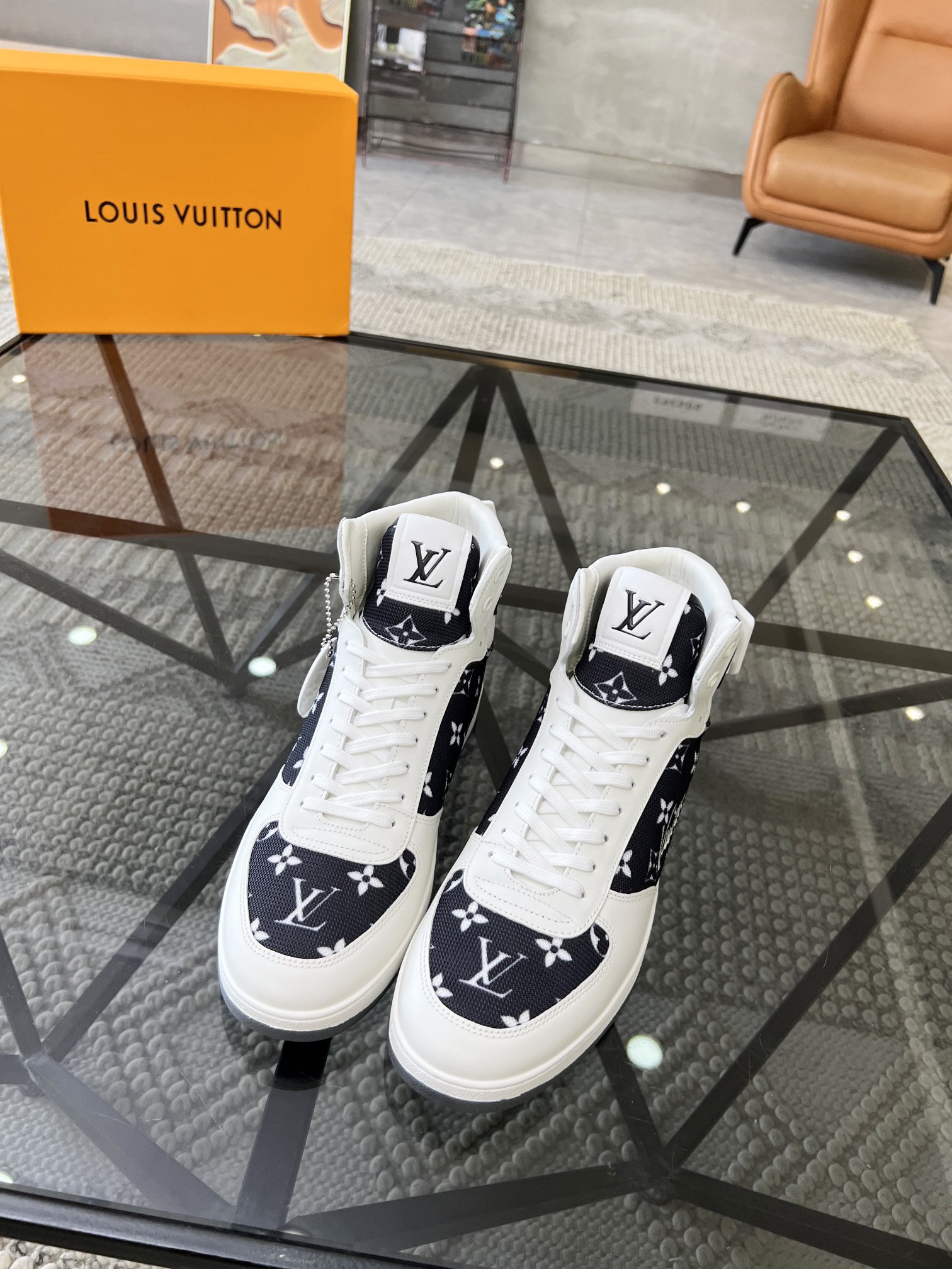 LOUIS VUITTON SHOES 
