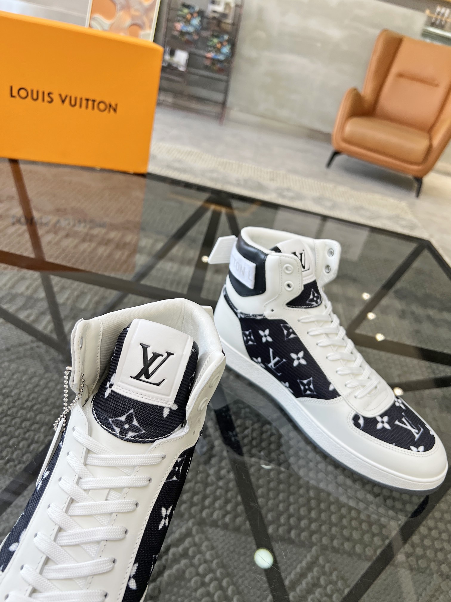 LOUIS VUITTON SHOES 