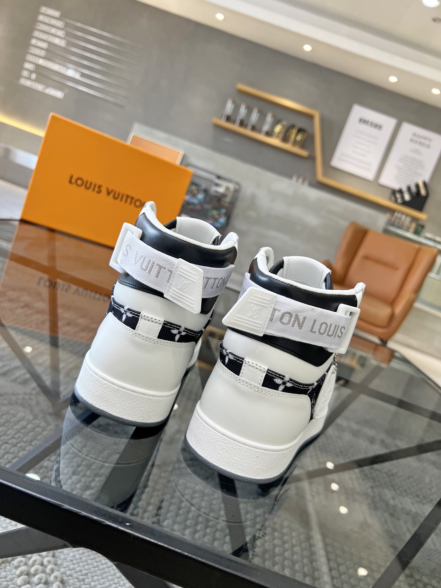 LOUIS VUITTON SHOES 