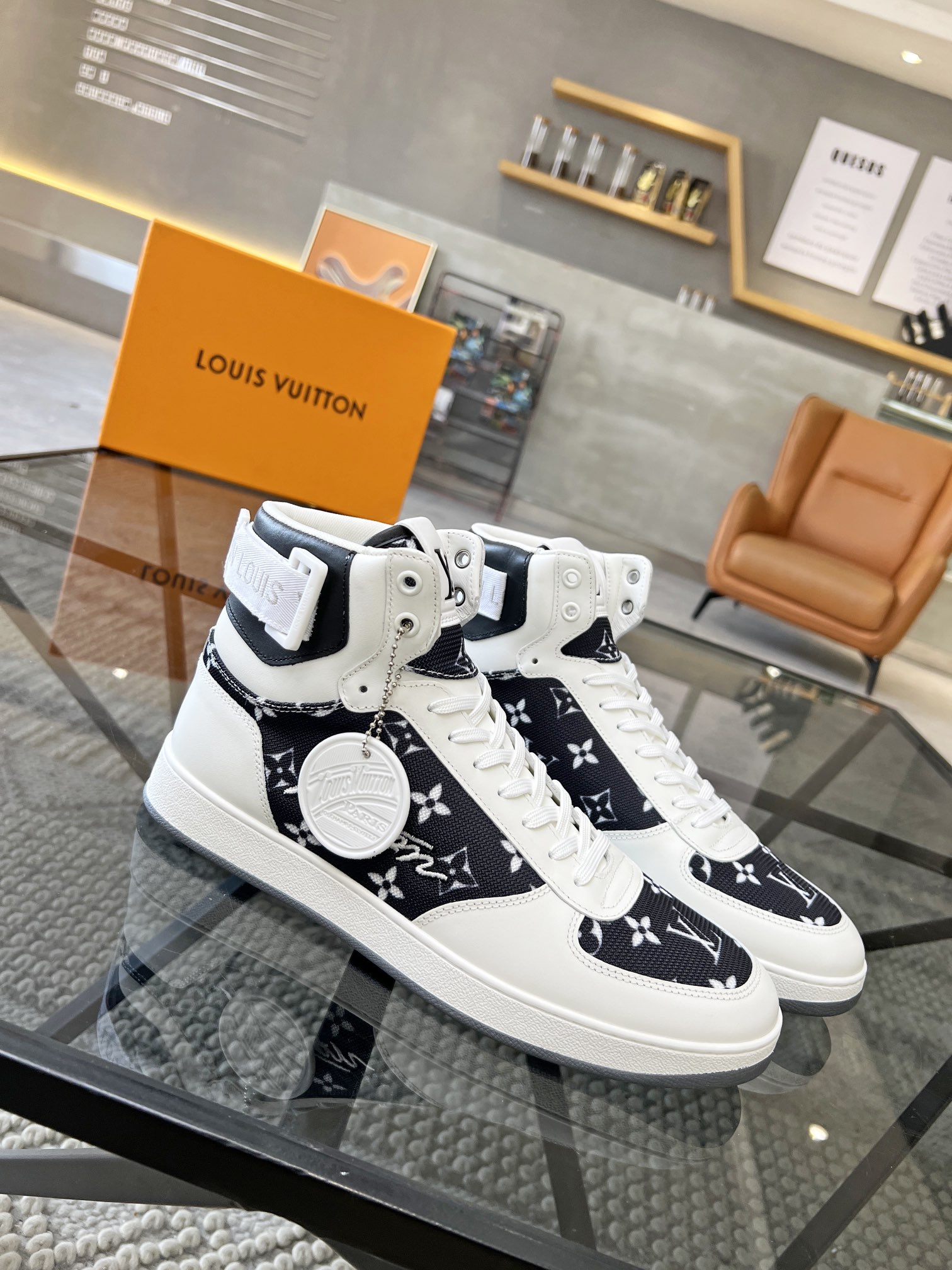LOUIS VUITTON SHOES 