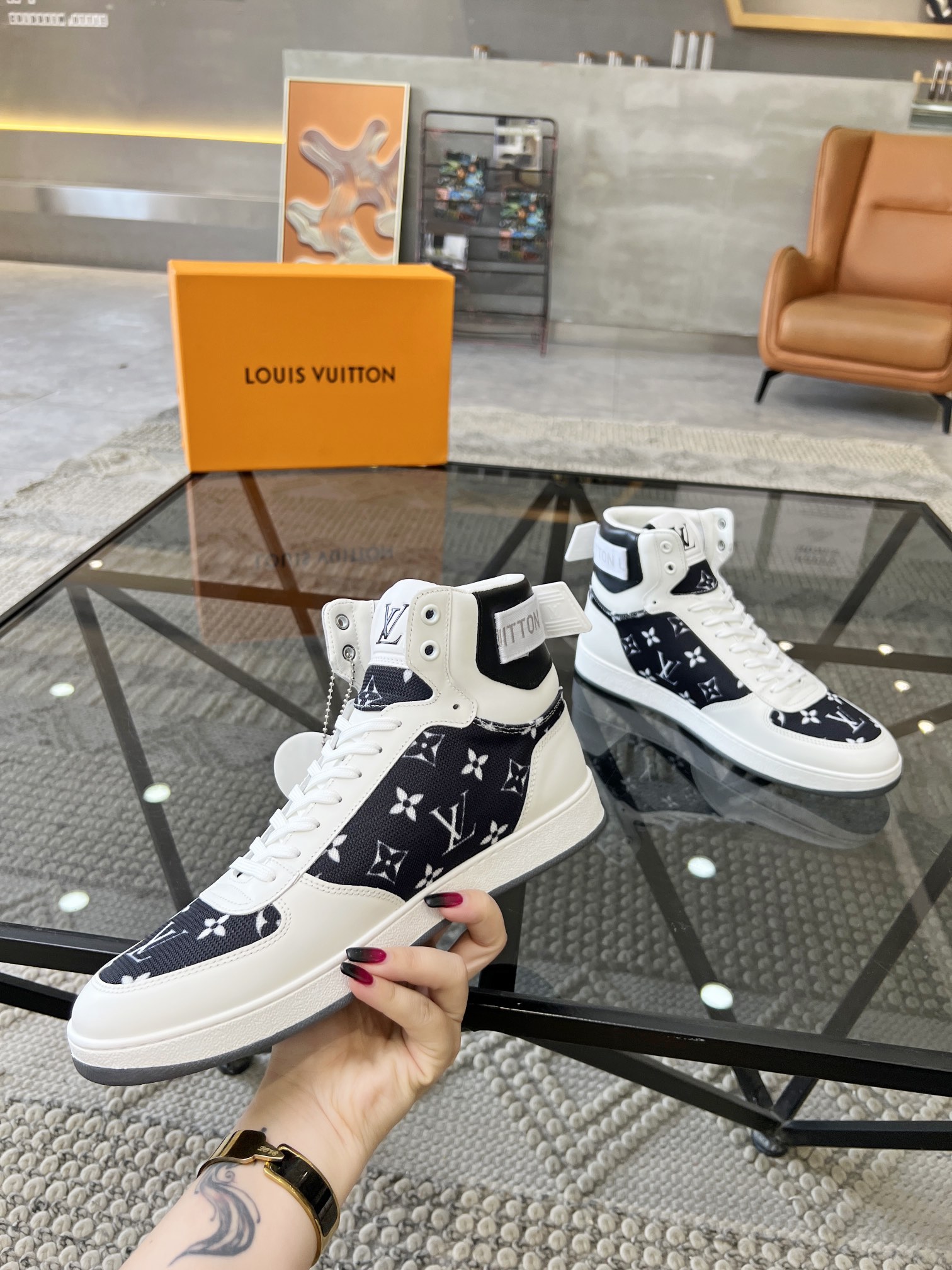 LOUIS VUITTON SHOES 