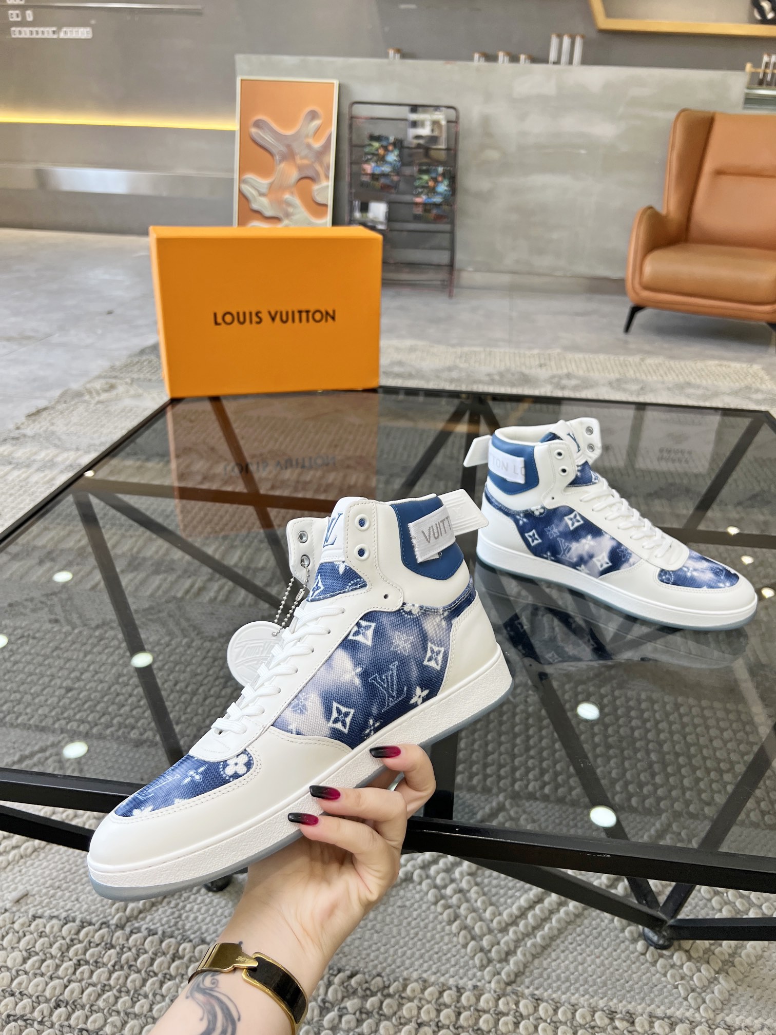 LOUIS VUITTON SHOES 