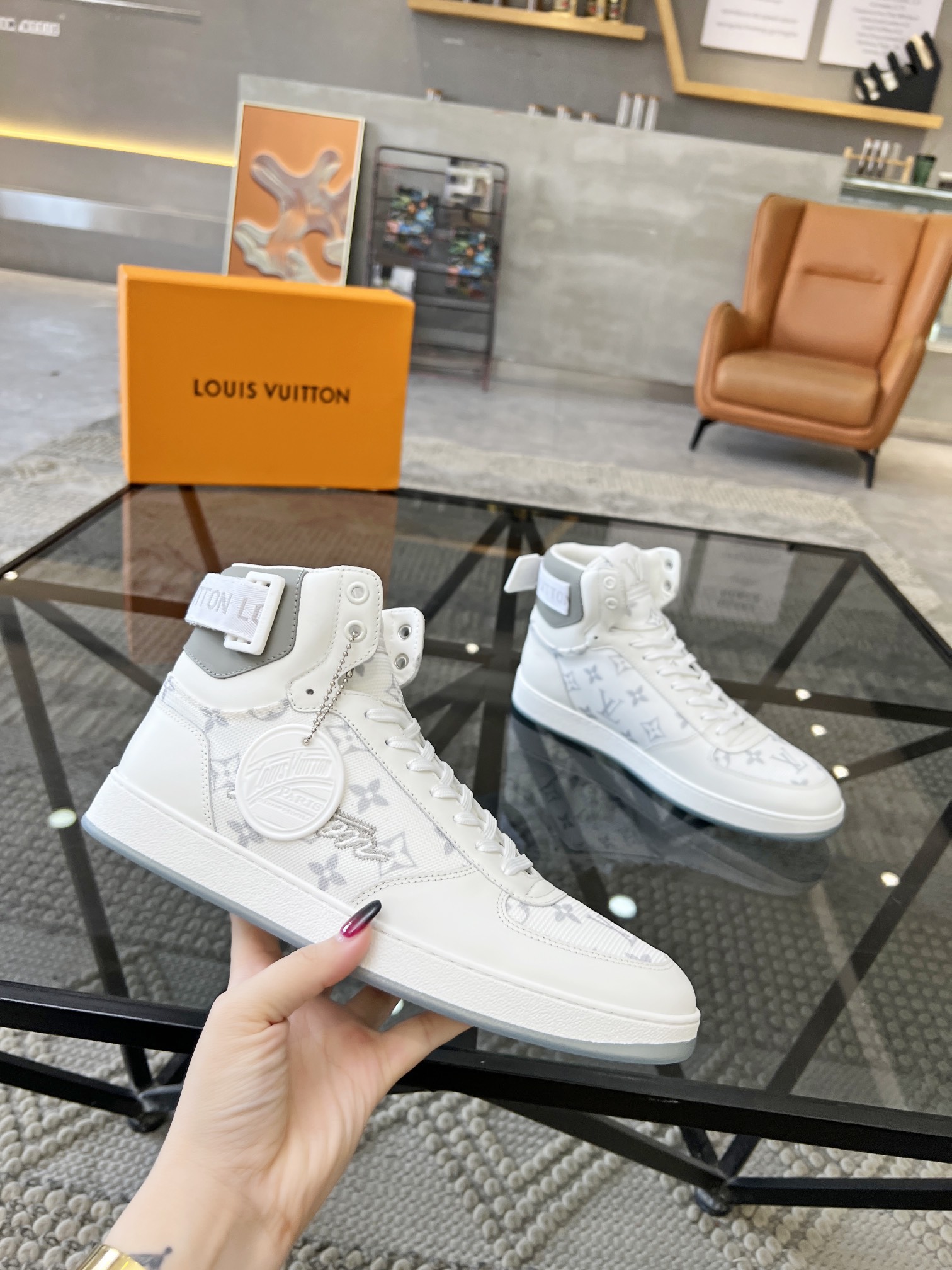 LOUIS VUITTON SHOES 