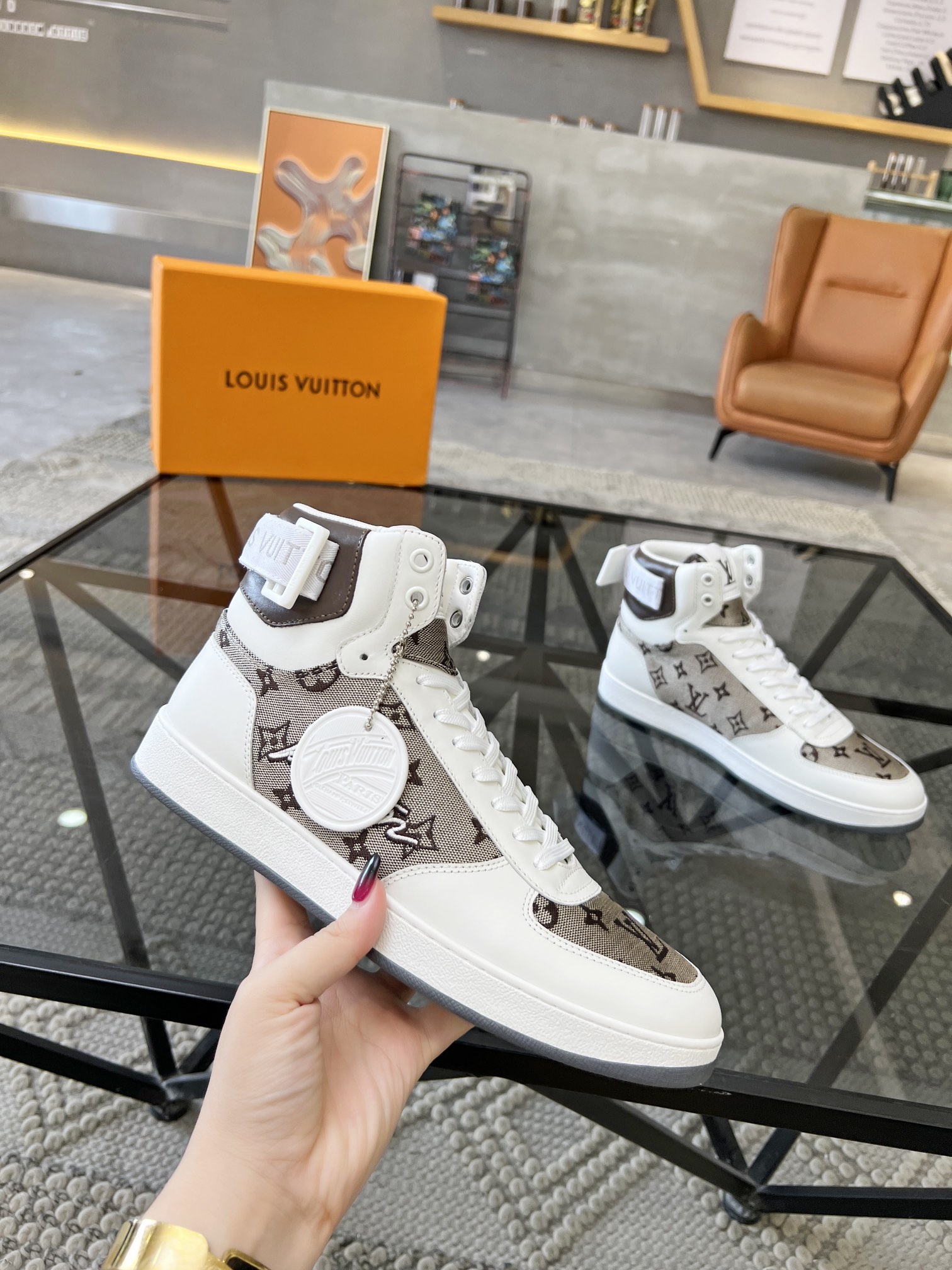 LOUIS VUITTON SHOES 