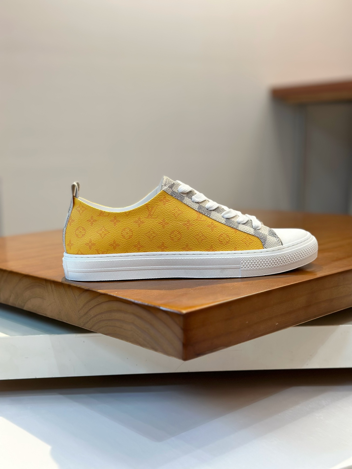 LOUIS VUITTON SHOES 