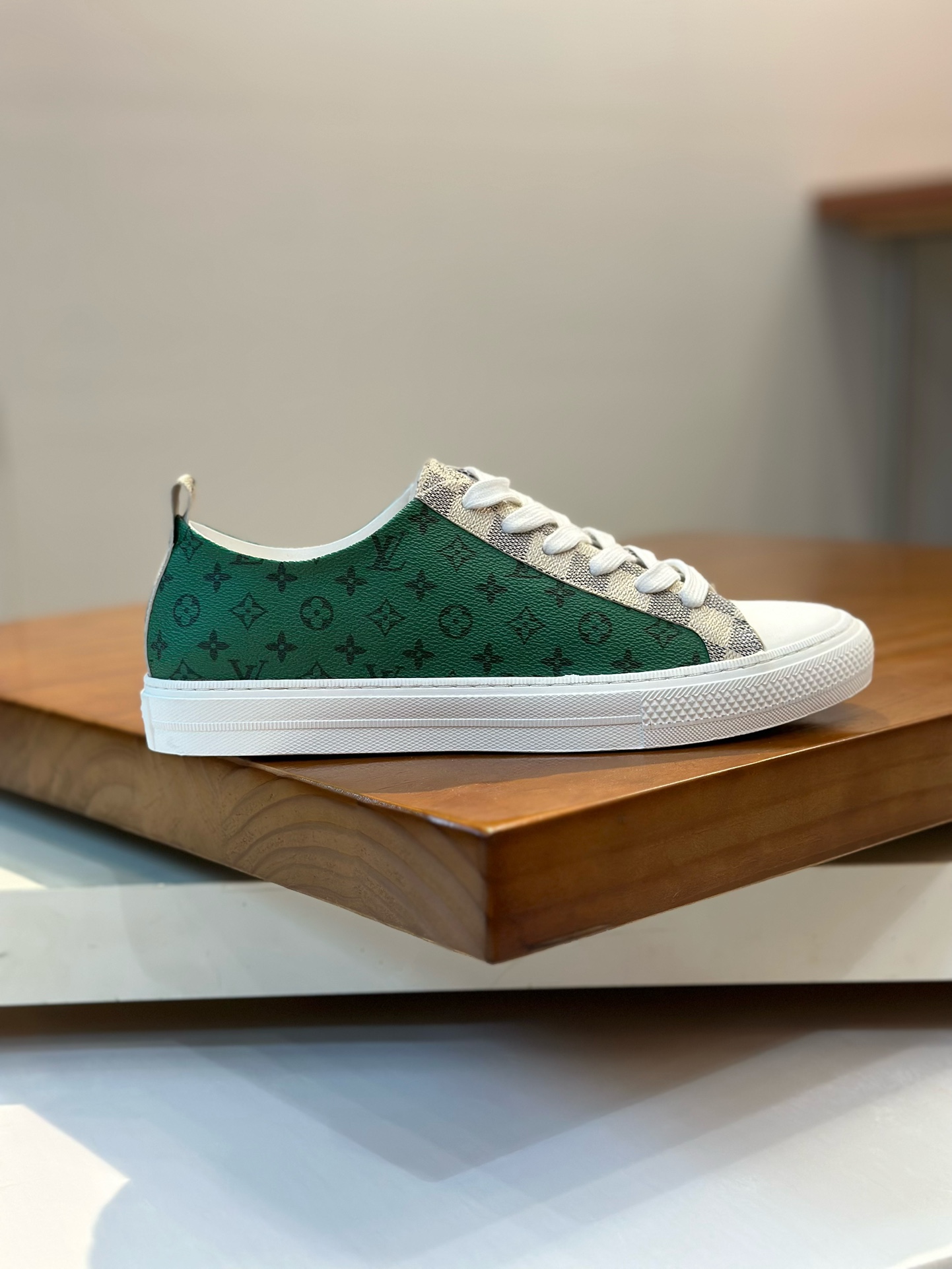 LOUIS VUITTON SHOES 
