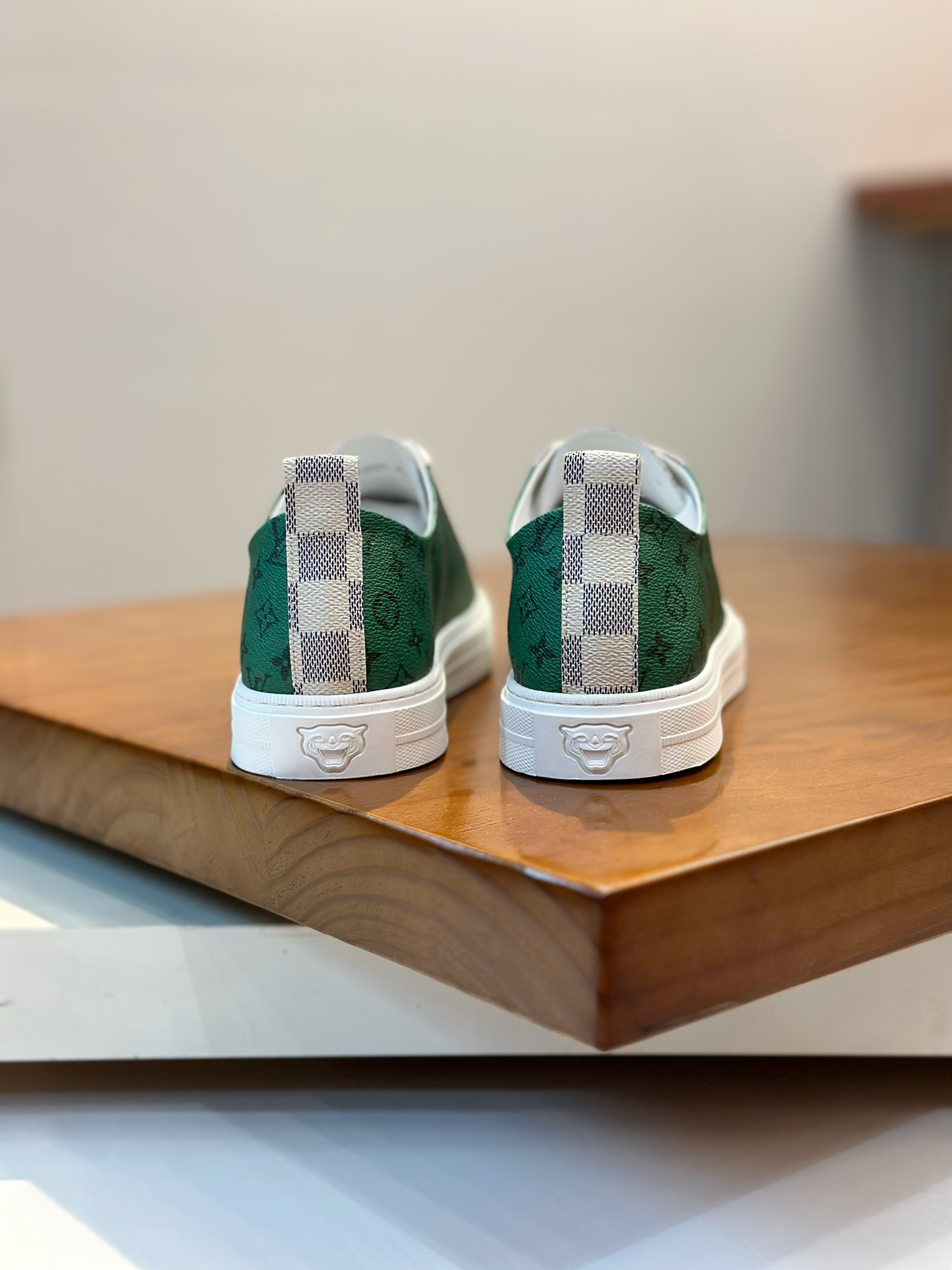 LOUIS VUITTON SHOES 