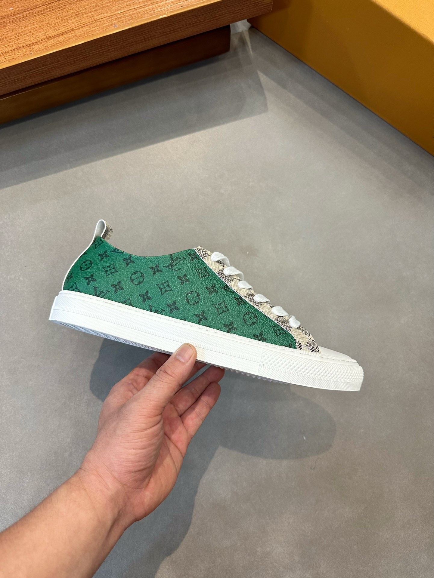 LOUIS VUITTON SHOES 