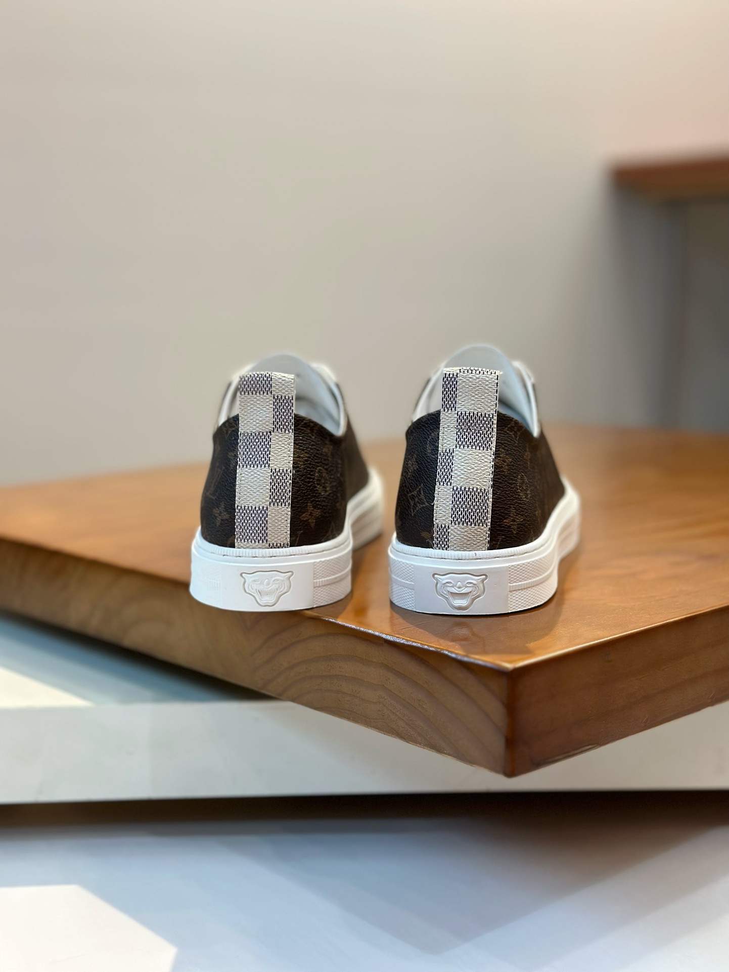 LOUIS VUITTON SHOES 