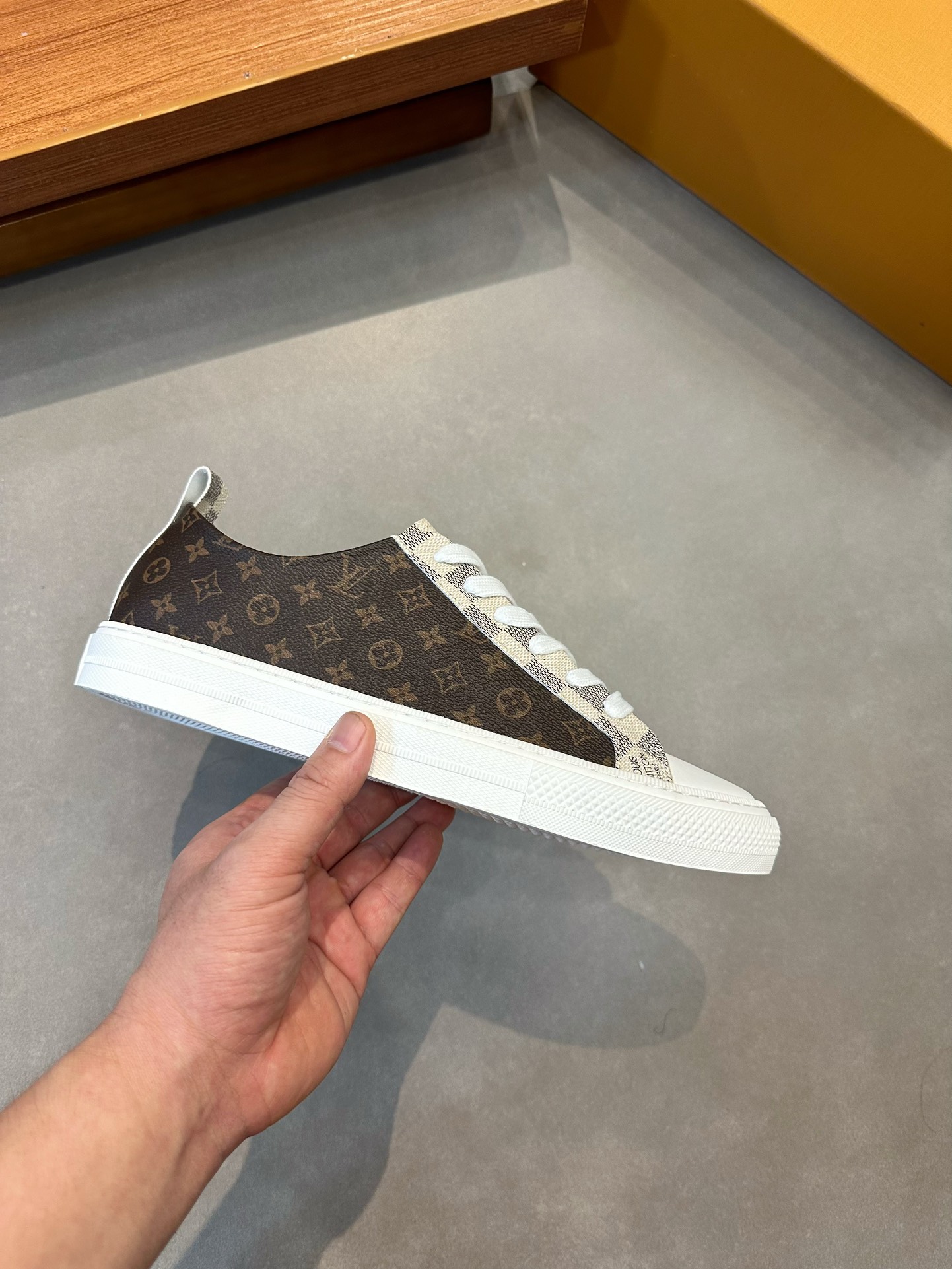 LOUIS VUITTON SHOES 