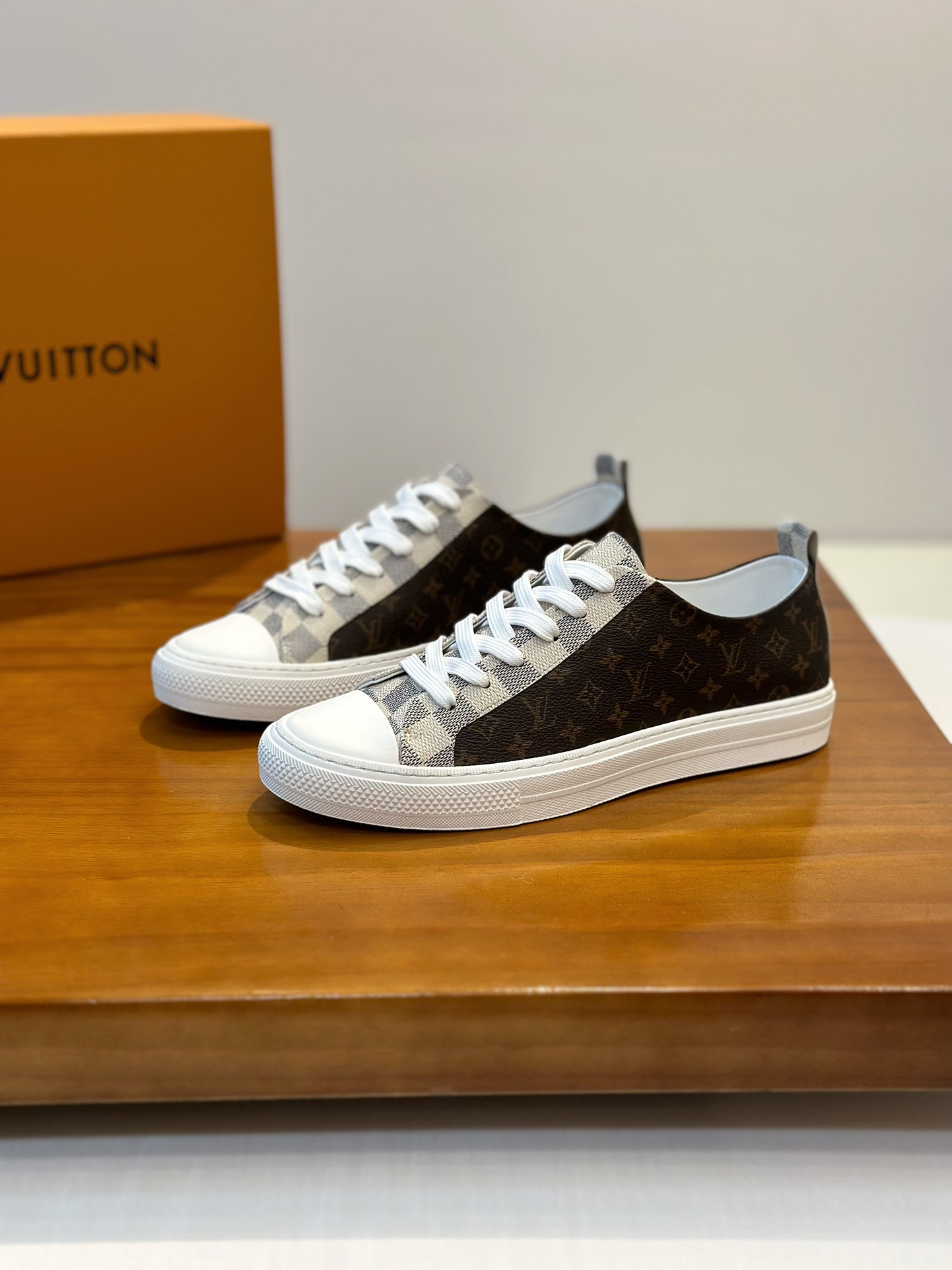 LOUIS VUITTON SHOES 