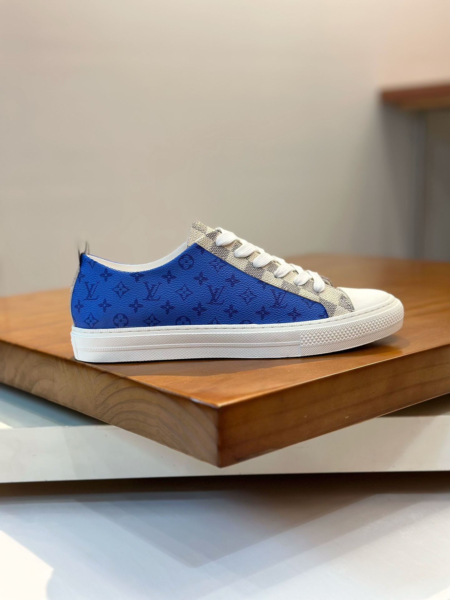 LOUIS VUITTON SHOES 