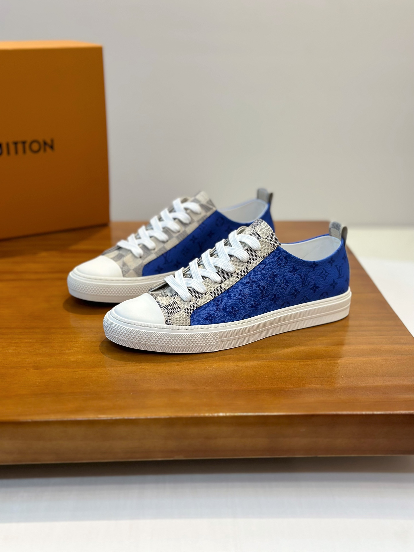 LOUIS VUITTON SHOES 
