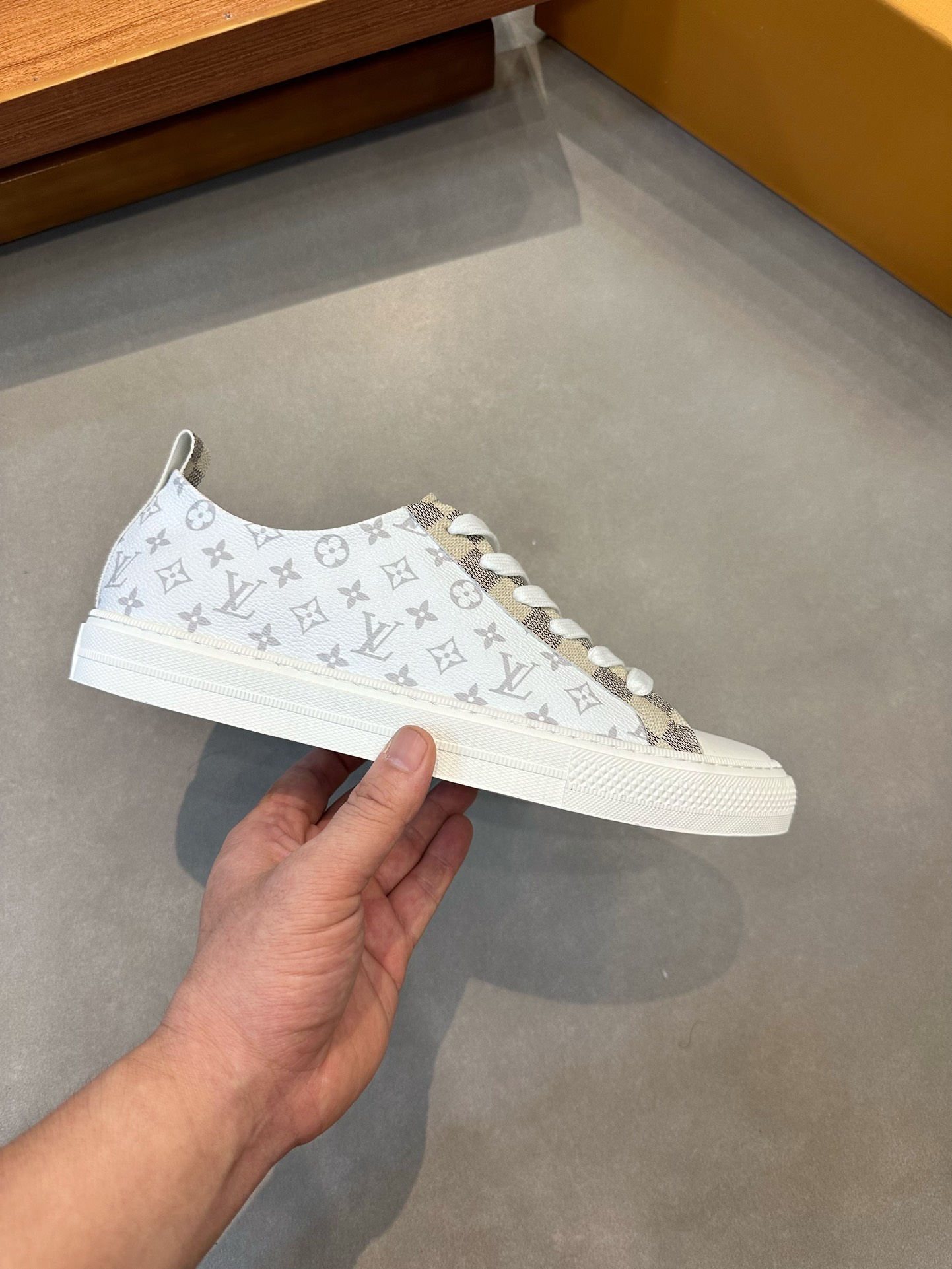 LOUIS VUITTON SHOES 