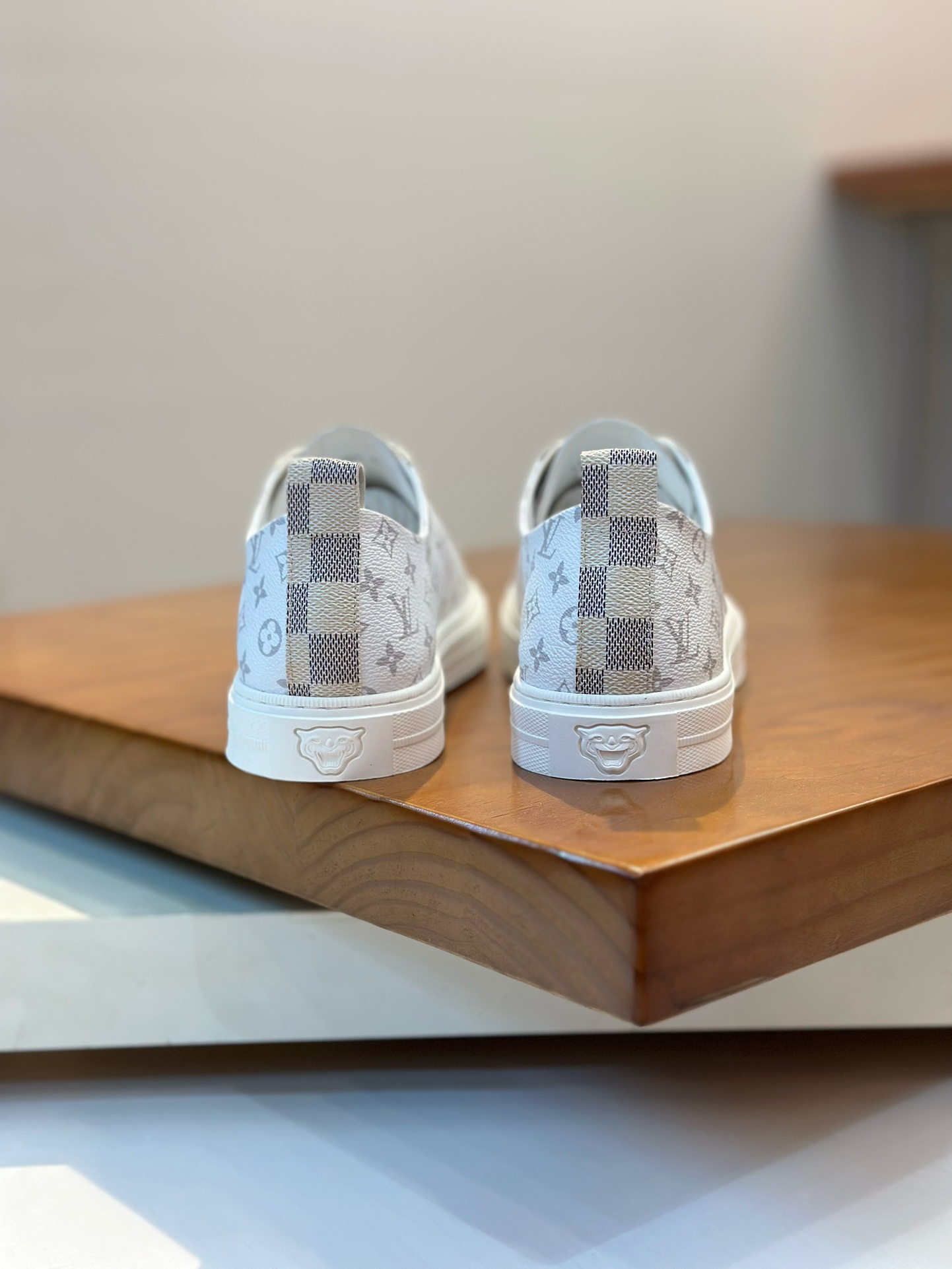 LOUIS VUITTON SHOES 