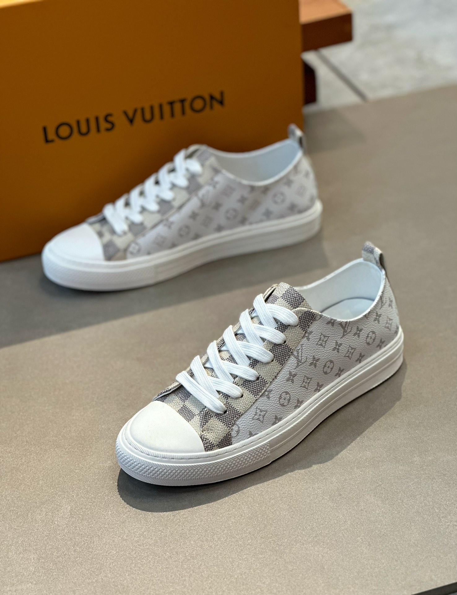 LOUIS VUITTON SHOES 