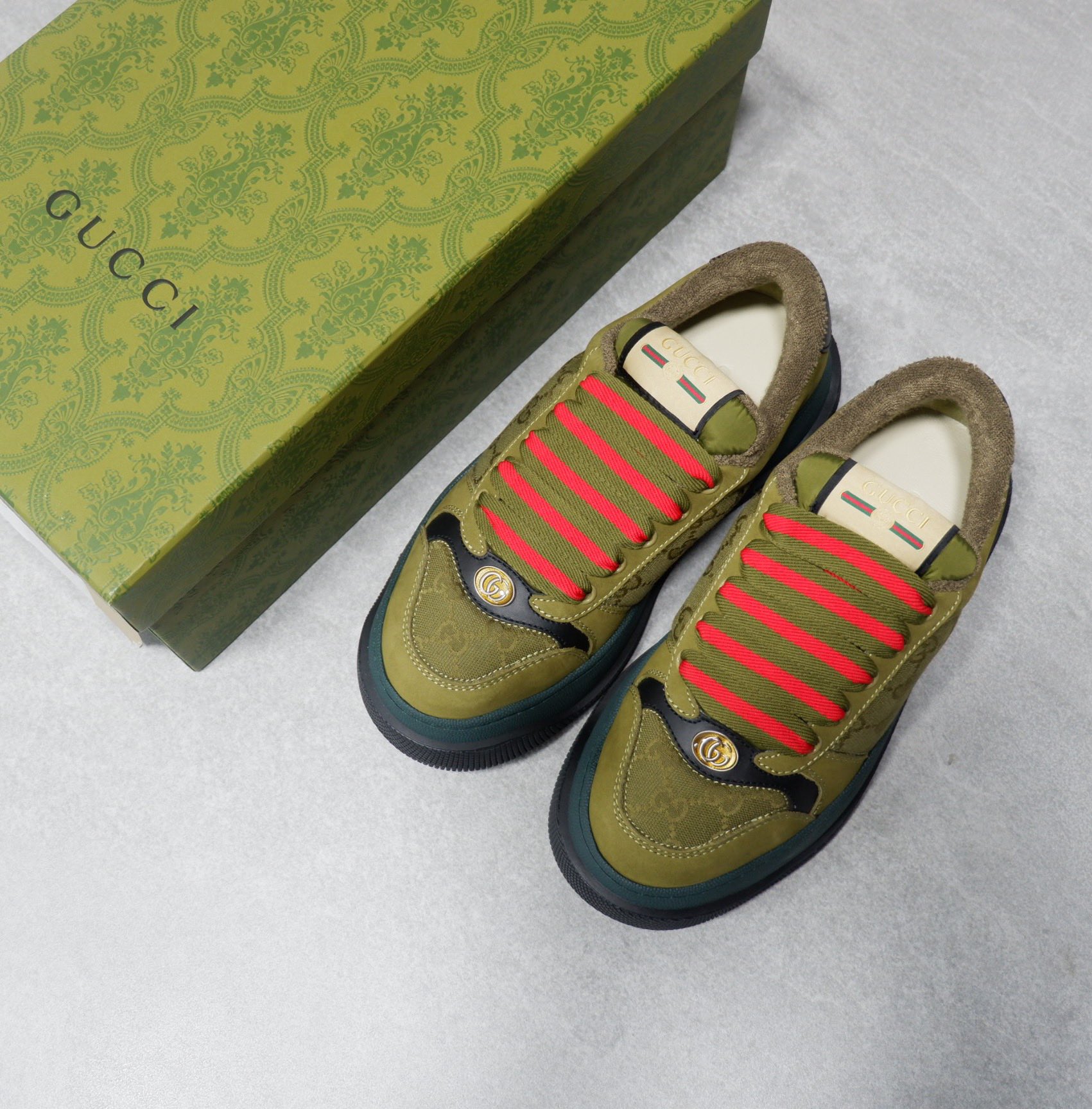 𝙂𝙪𝙘𝙘𝙞 𝘿𝙤𝙪𝙗𝙡𝙚 𝙎𝙘𝙧𝙚𝙚𝙣𝙚𝙧 