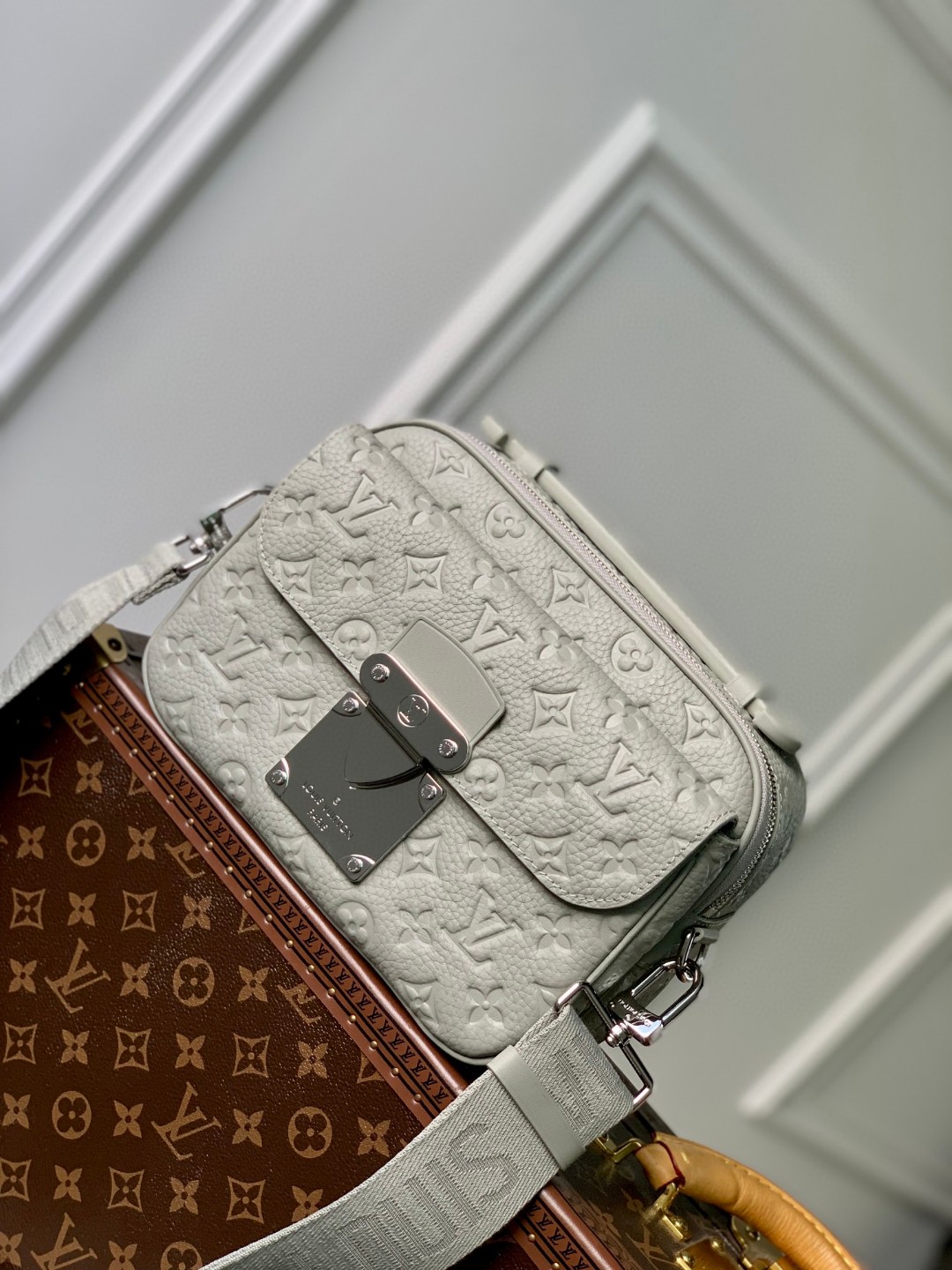 LV S-LOCK 