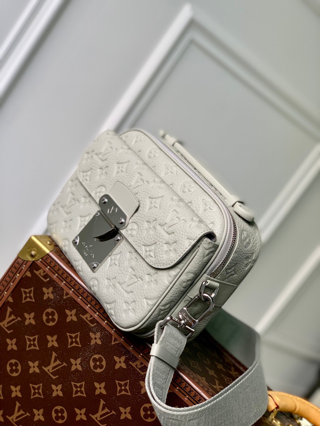 LV S-LOCK 