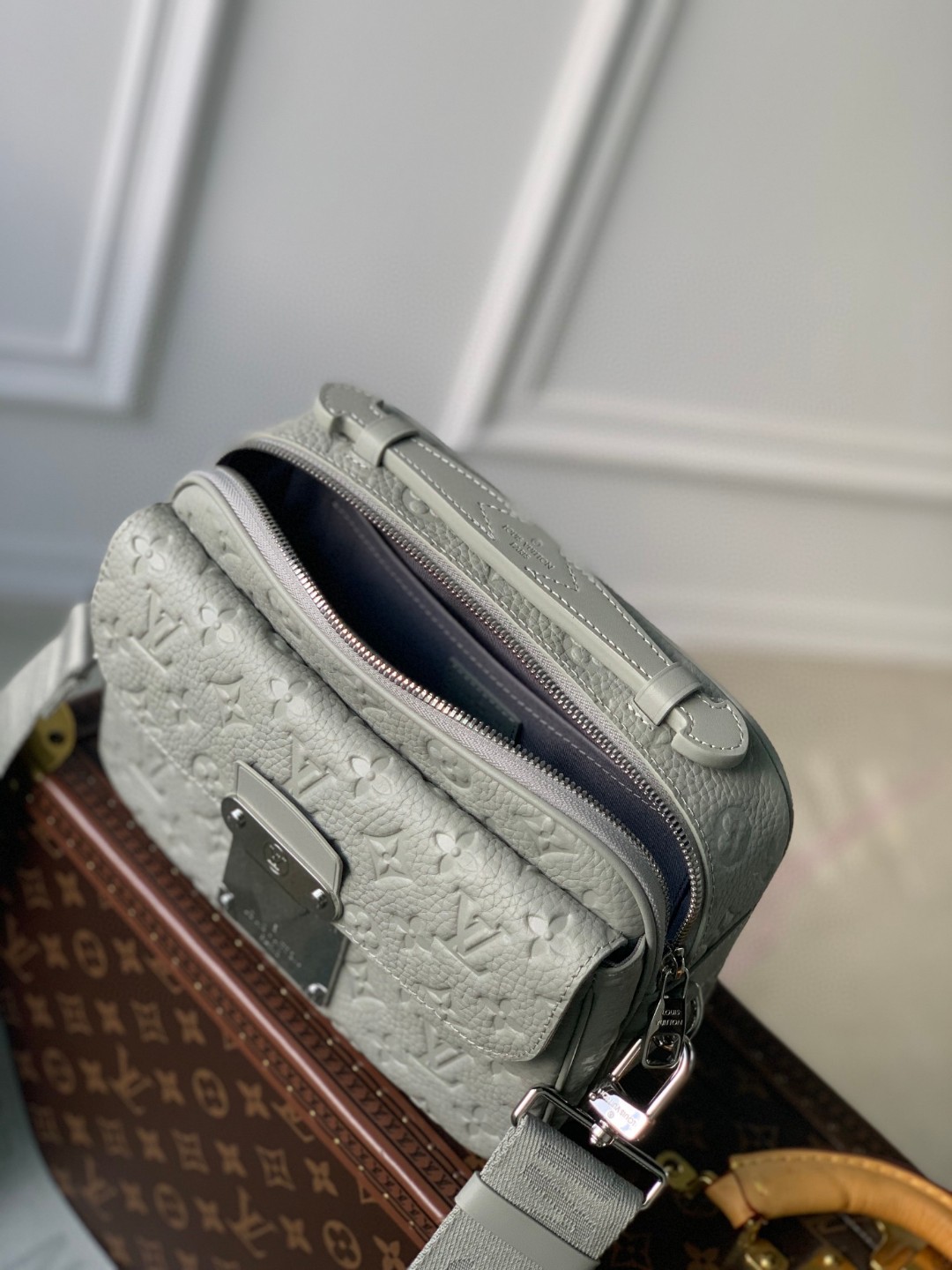 LV S-LOCK 