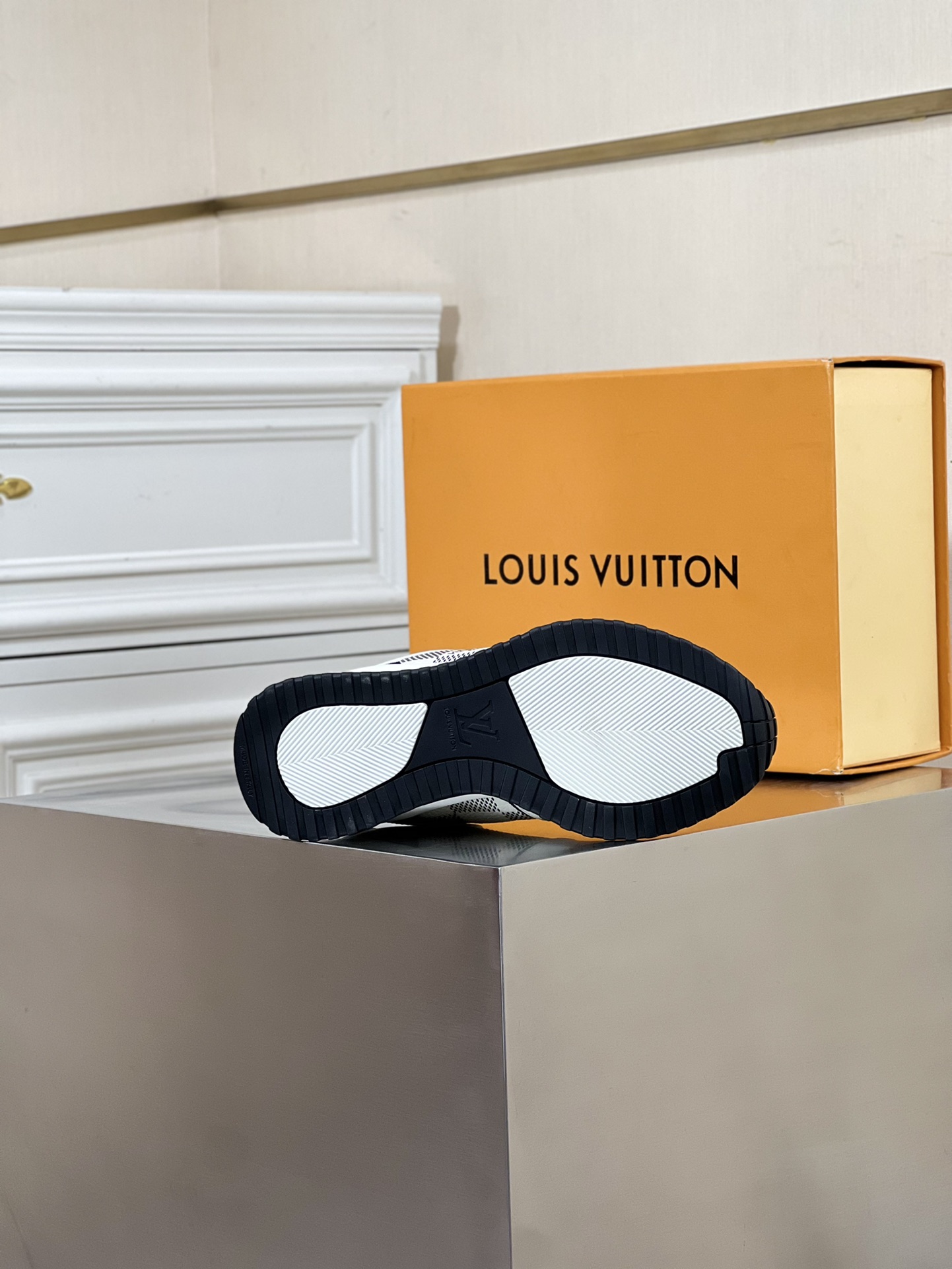 LOUIS VUITTON RUN AWAY 