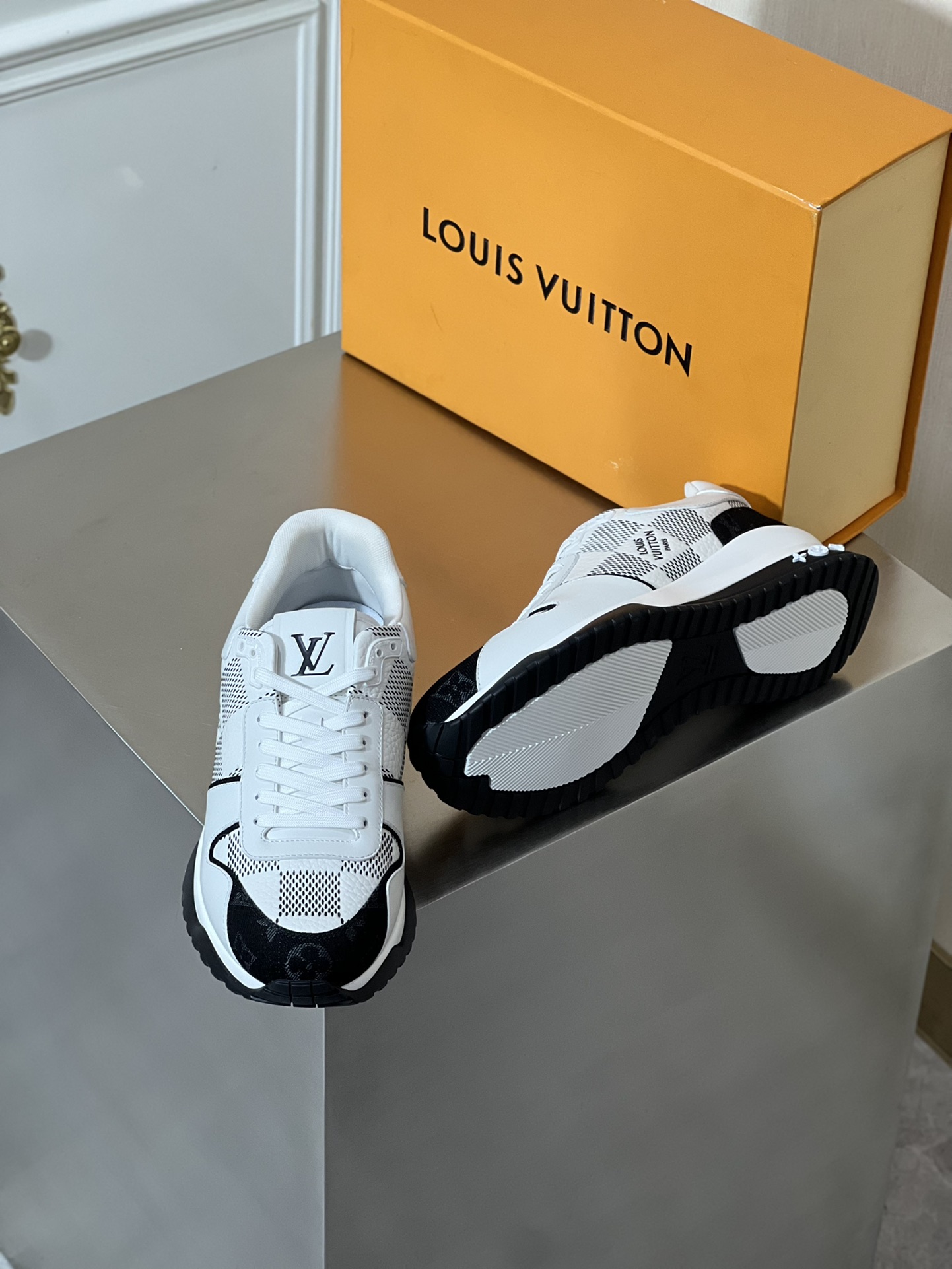LOUIS VUITTON RUN AWAY 