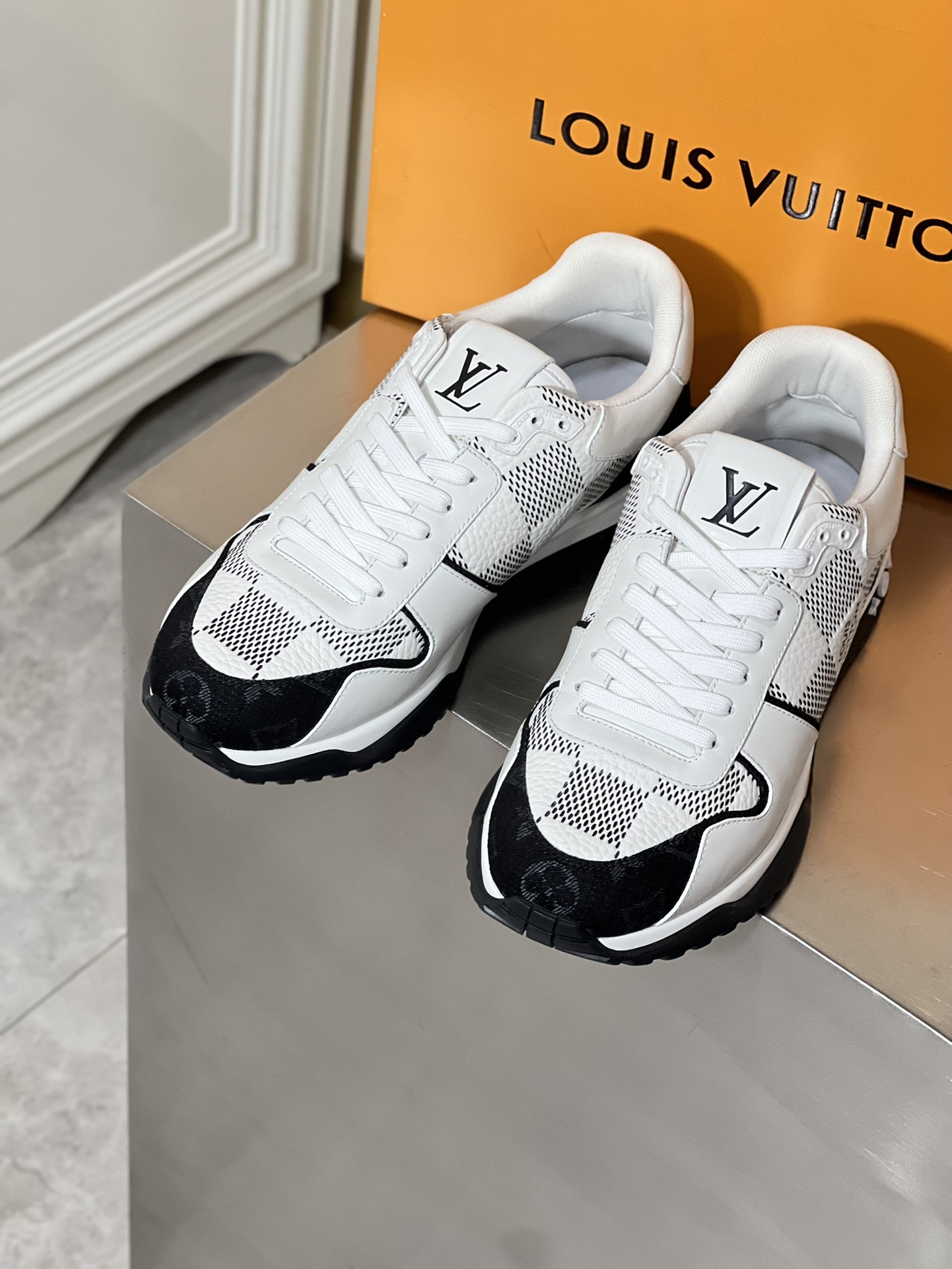 LOUIS VUITTON RUN AWAY 