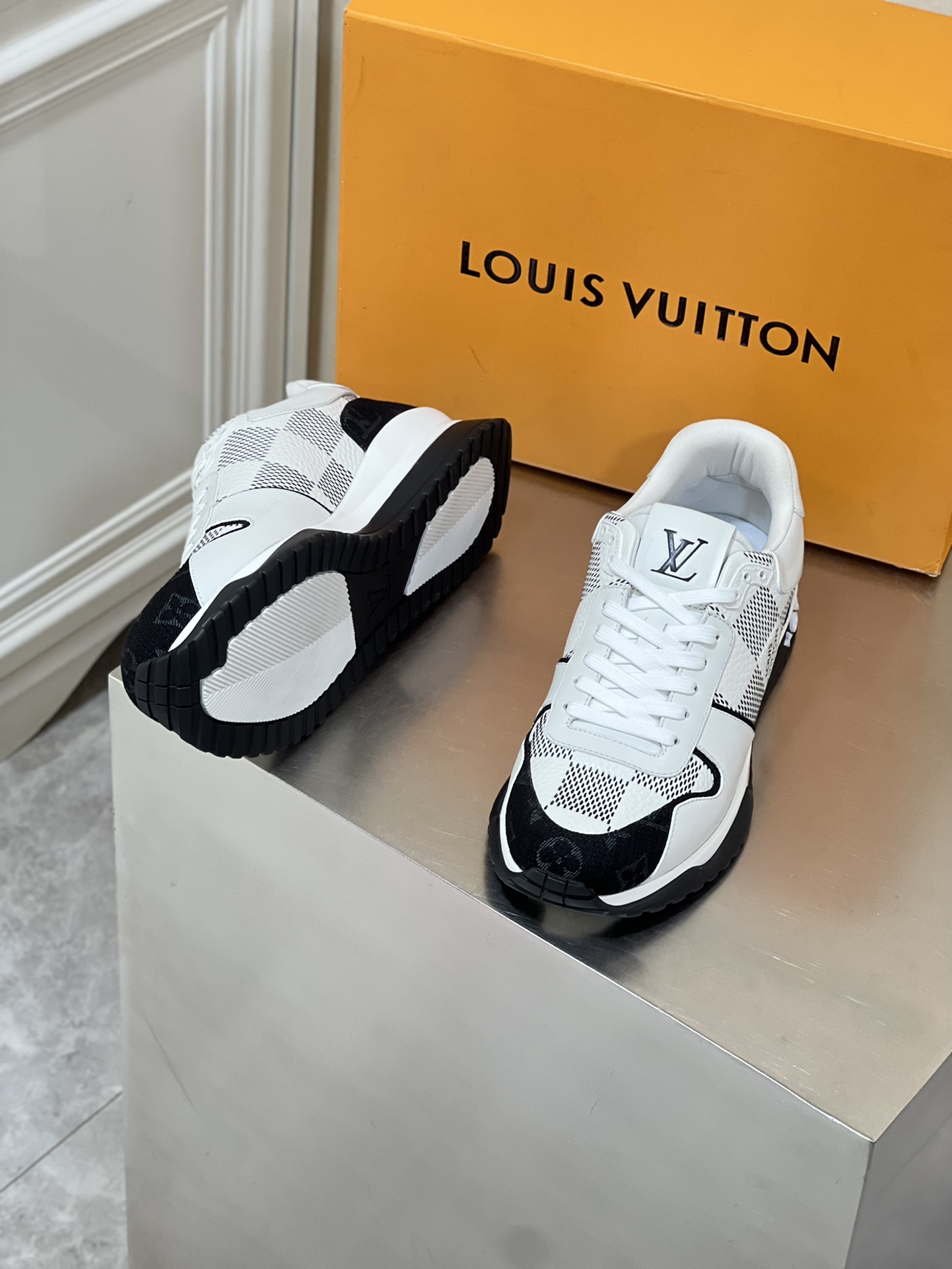 LOUIS VUITTON RUN AWAY 