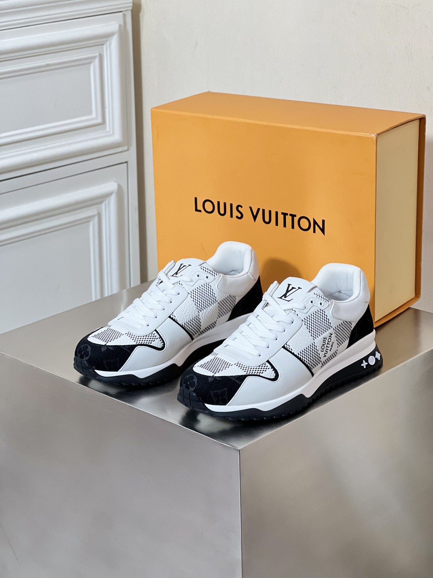 LOUIS VUITTON RUN AWAY 