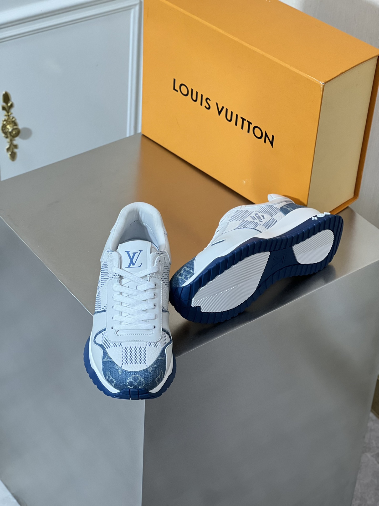 LOUIS VUITTON RUN AWAY 