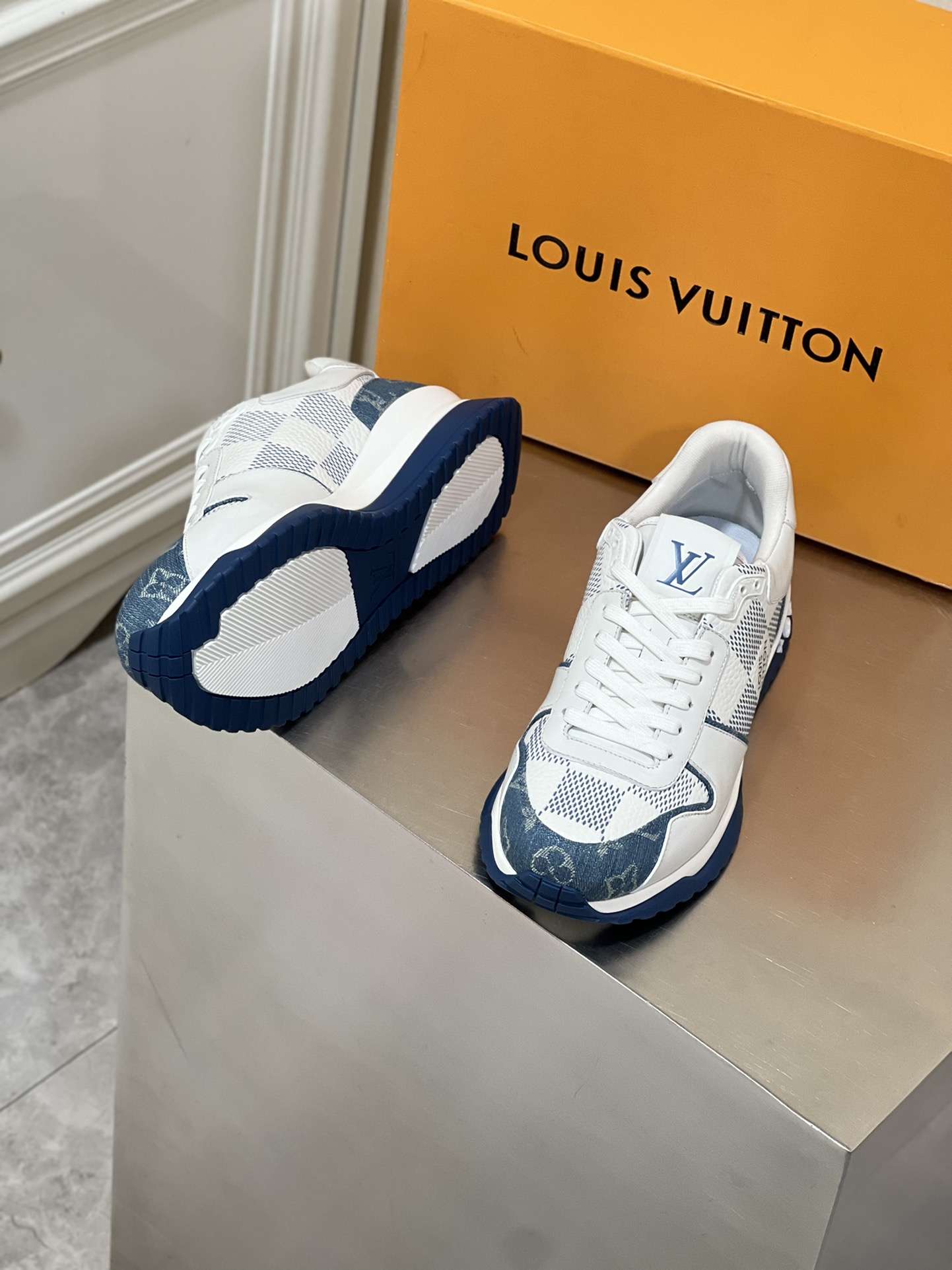 LOUIS VUITTON RUN AWAY 