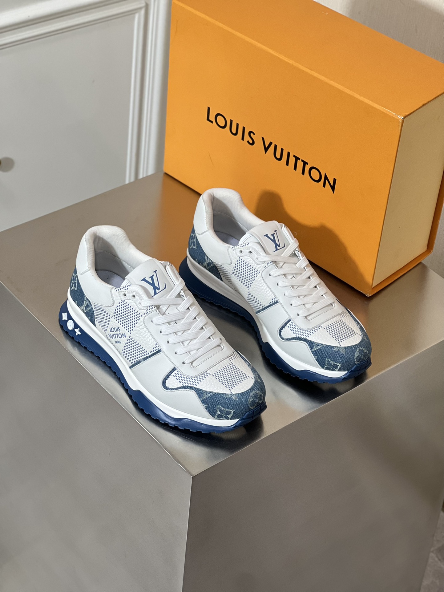 LOUIS VUITTON RUN AWAY 