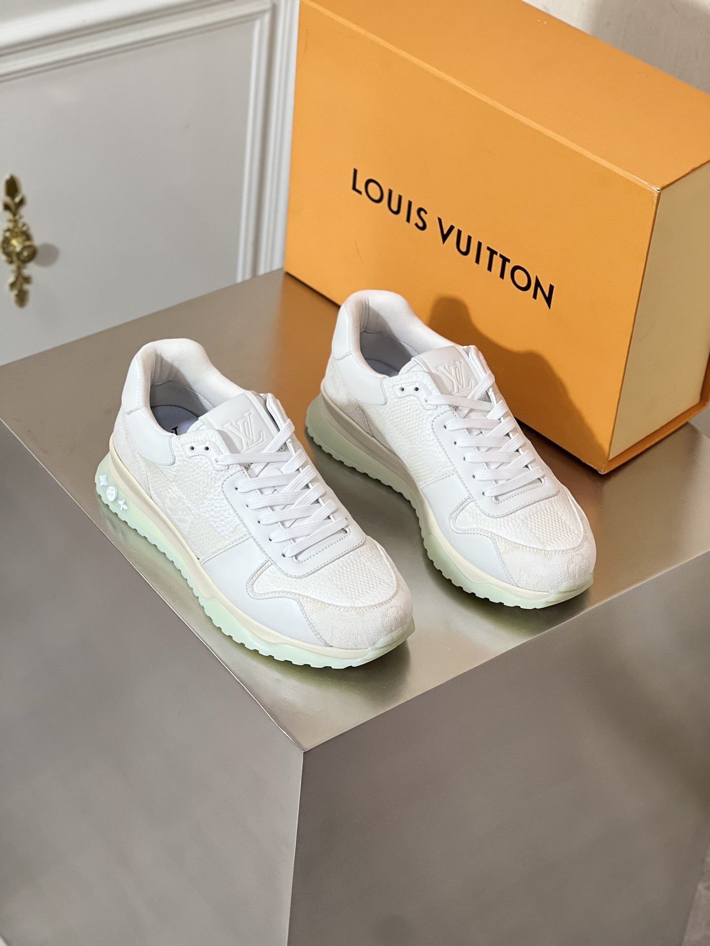 LOUIS VUITTON RUN AWAY 