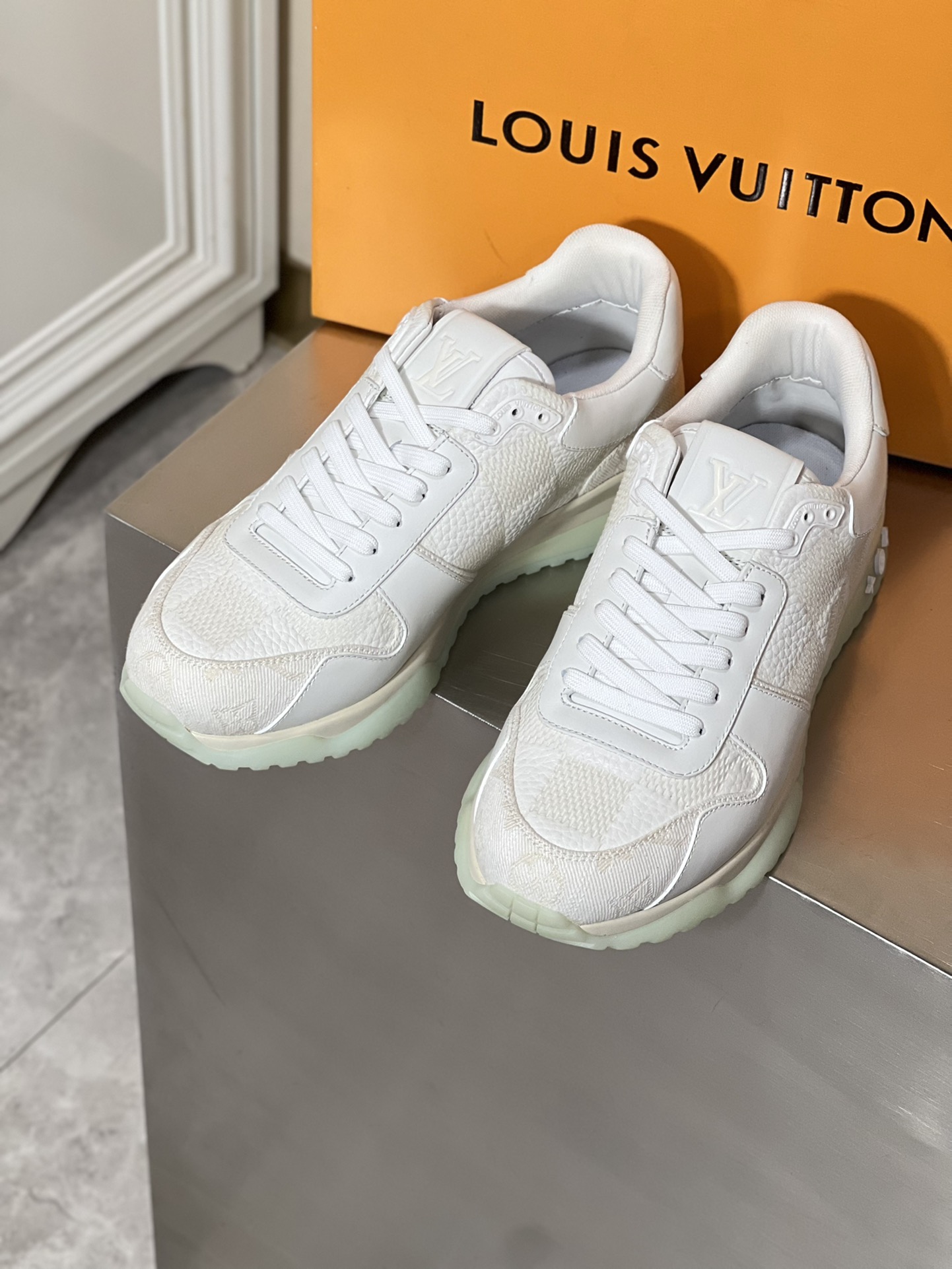 LOUIS VUITTON RUN AWAY 