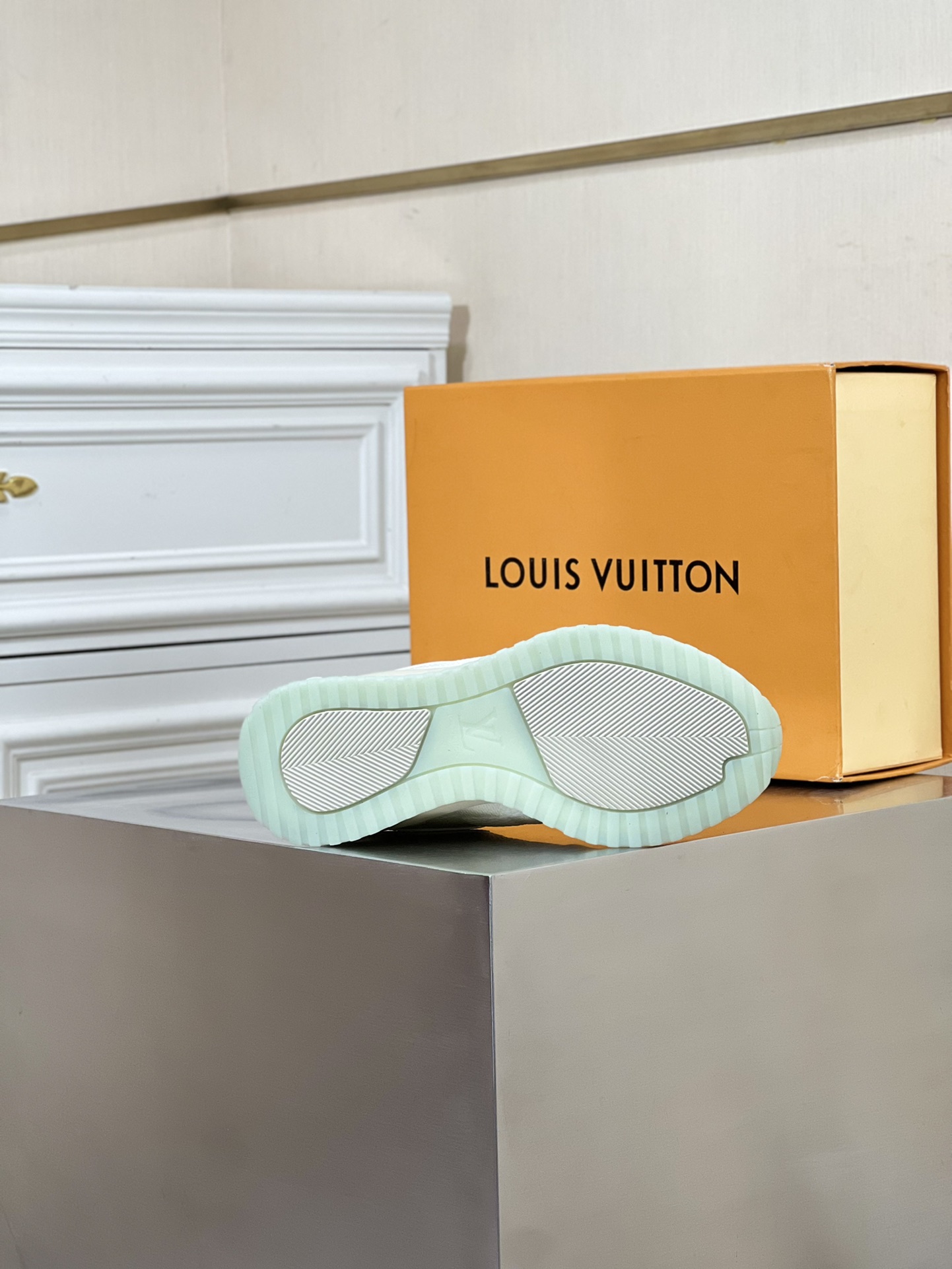 LOUIS VUITTON RUN AWAY 
