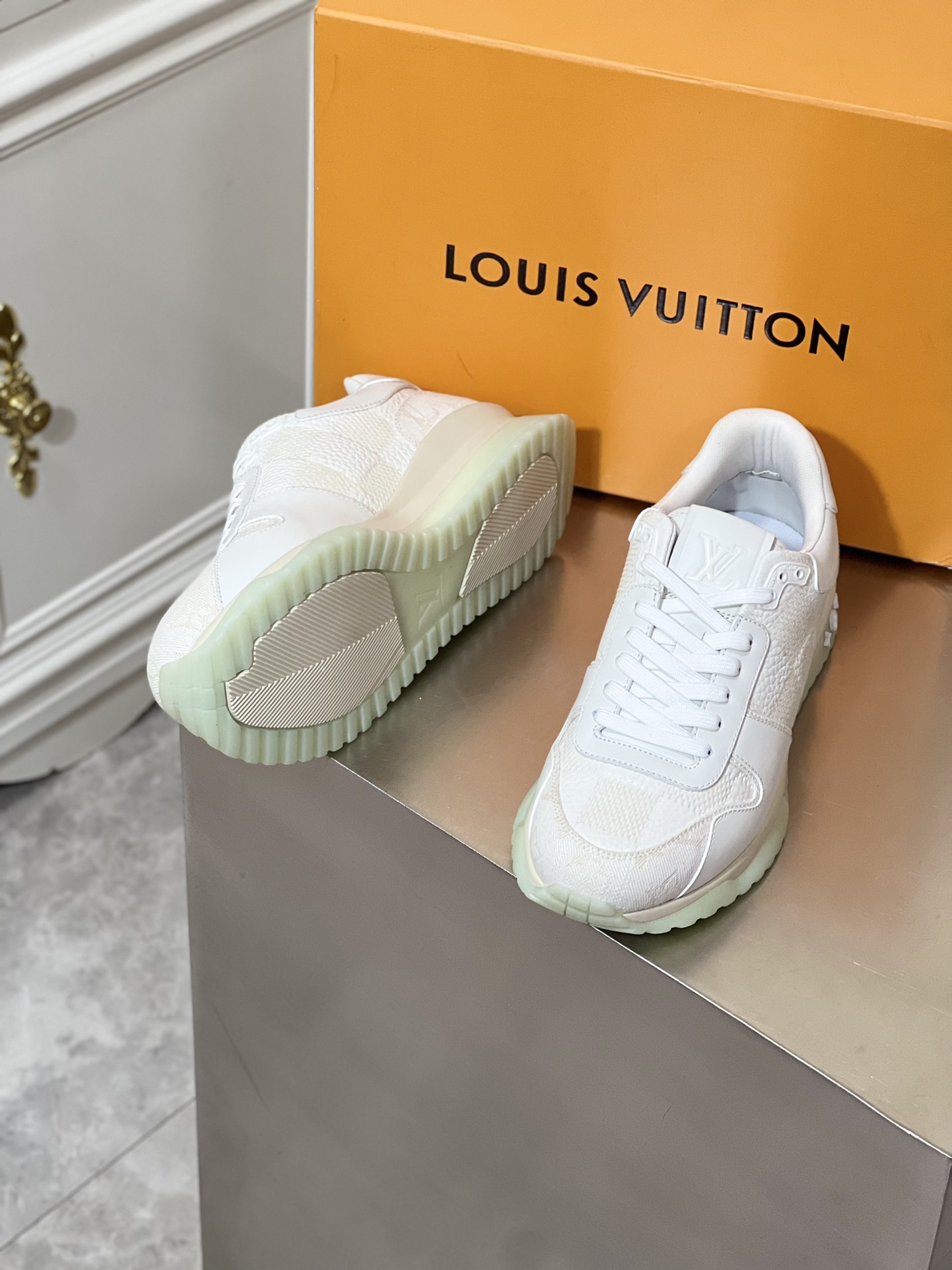 LOUIS VUITTON RUN AWAY 