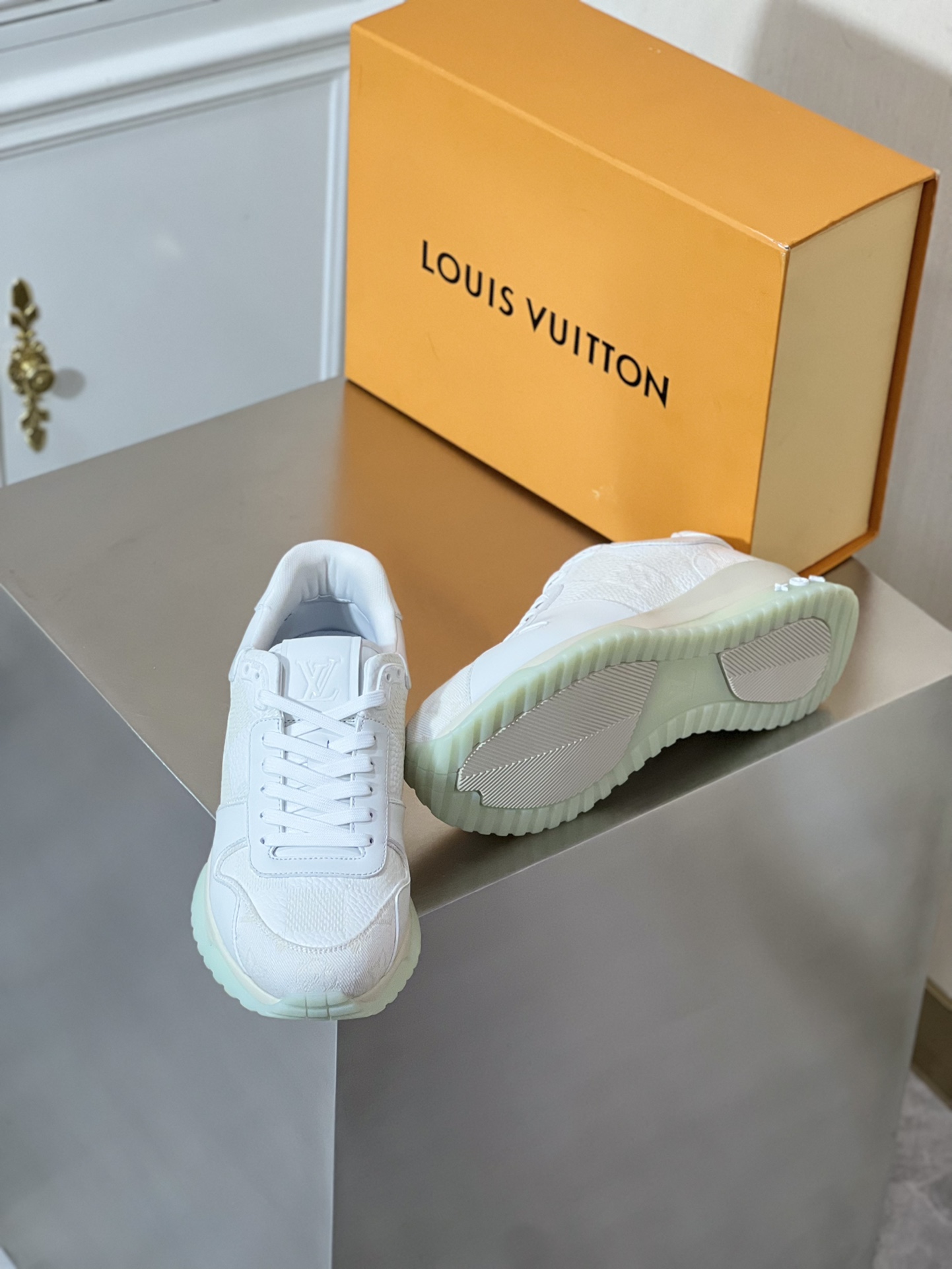 LOUIS VUITTON RUN AWAY 