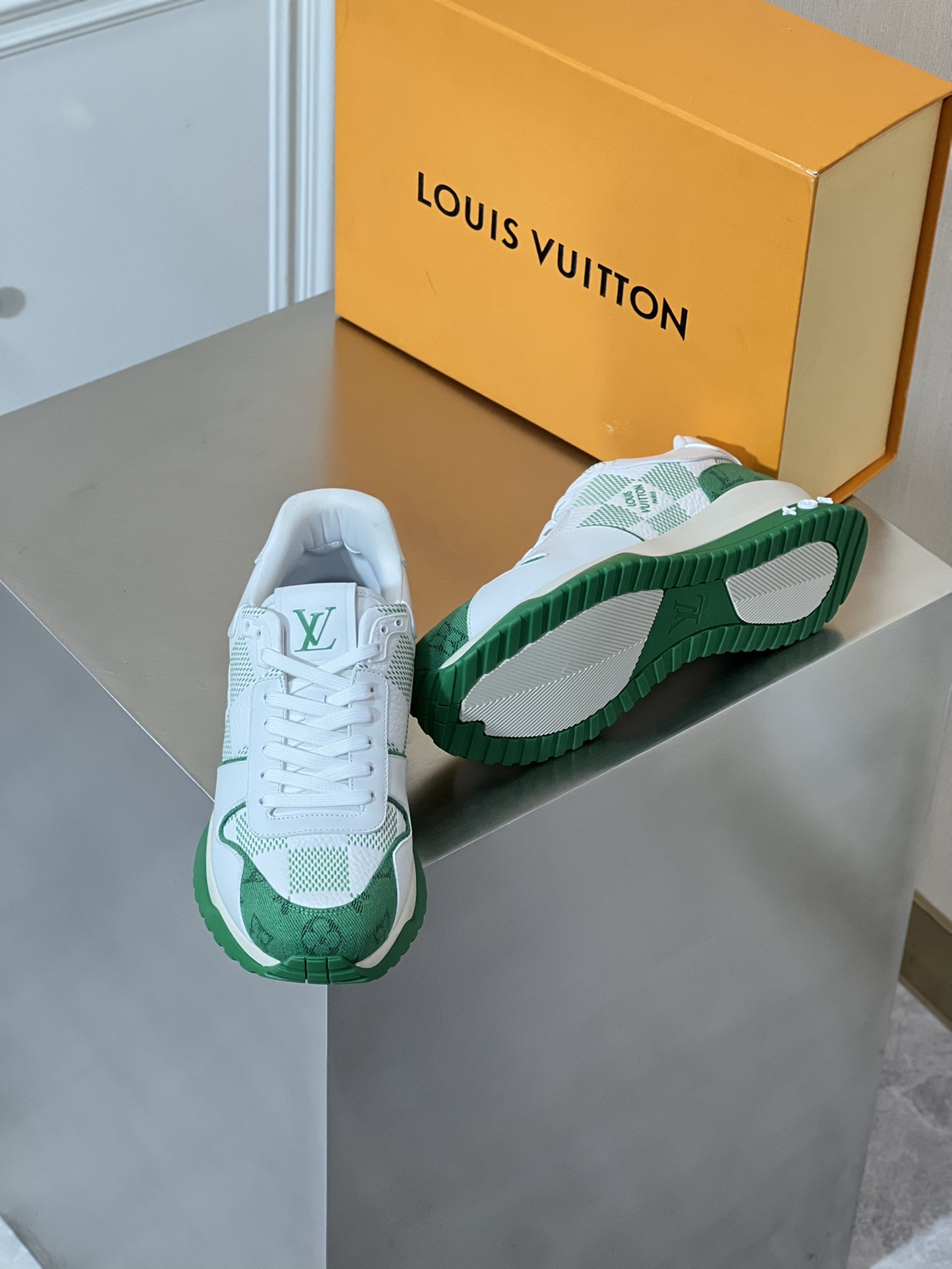 LOUIS VUITTON RUN AWAY 