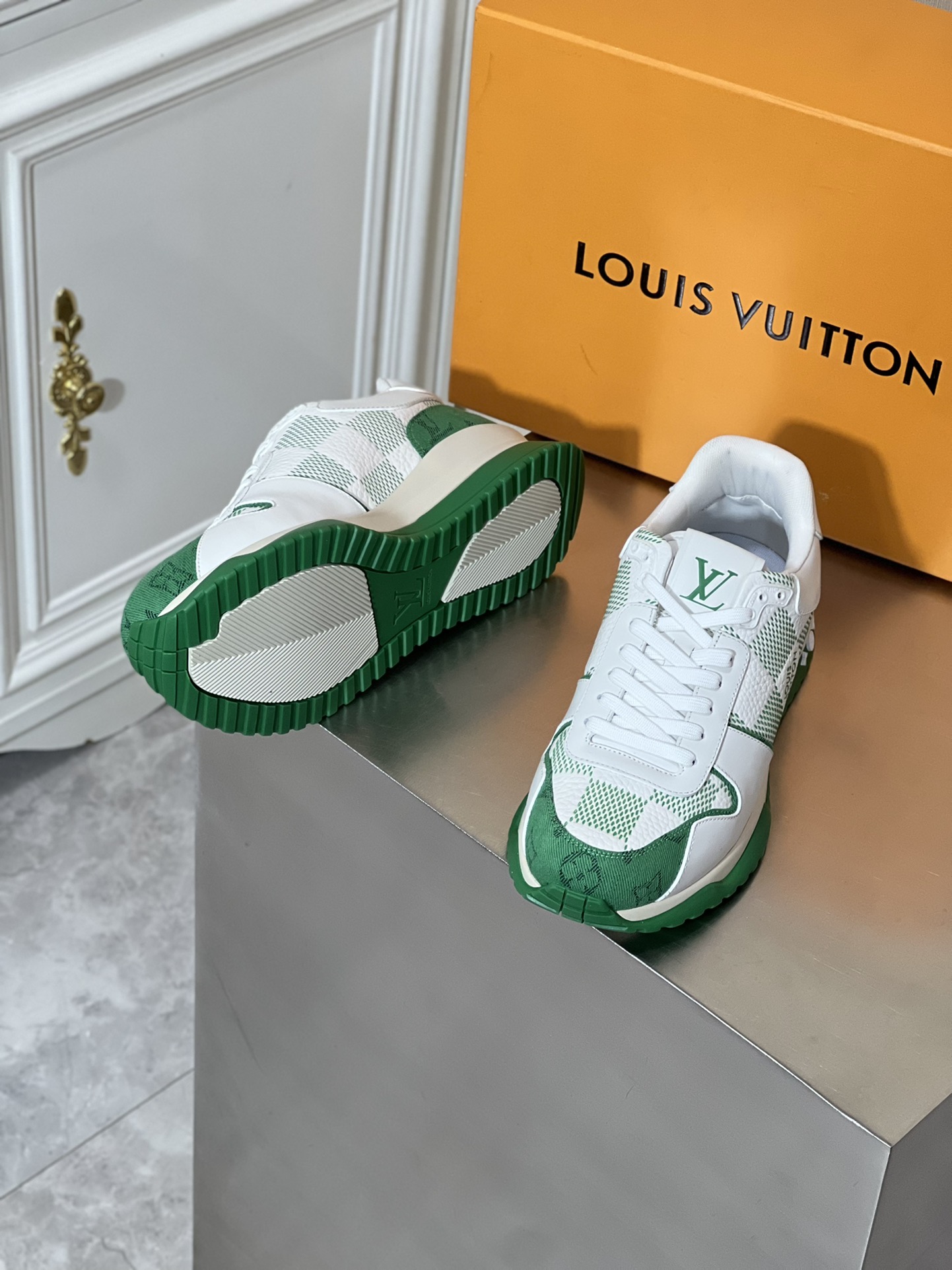 LOUIS VUITTON RUN AWAY 