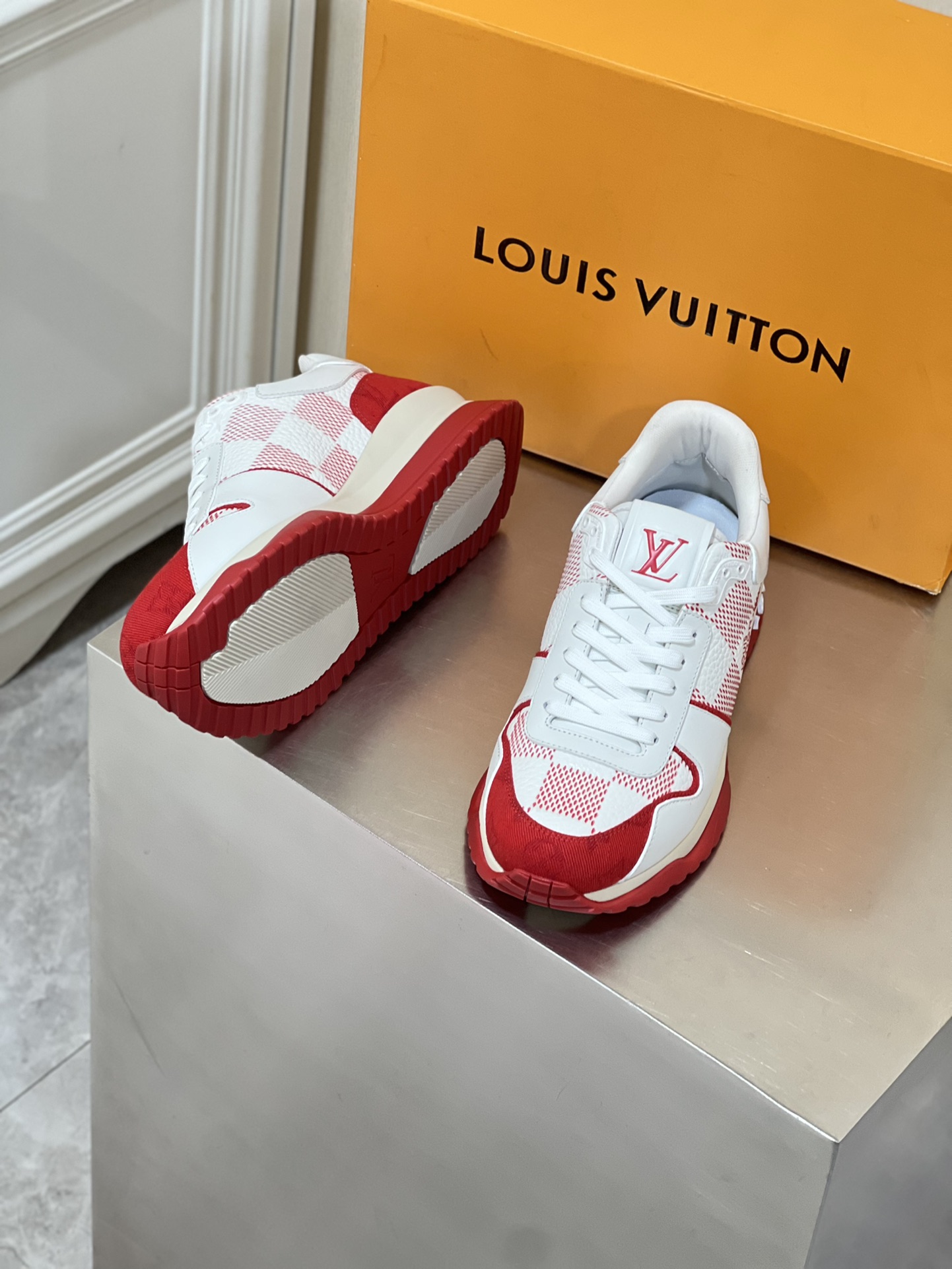 LOUIS VUITTON RUN AWAY 