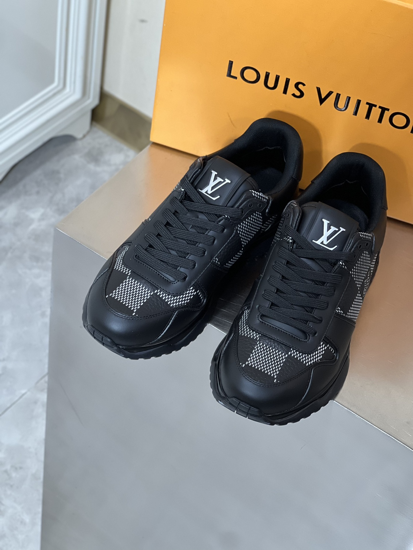 LOUIS VUITTON RUN AWAY 