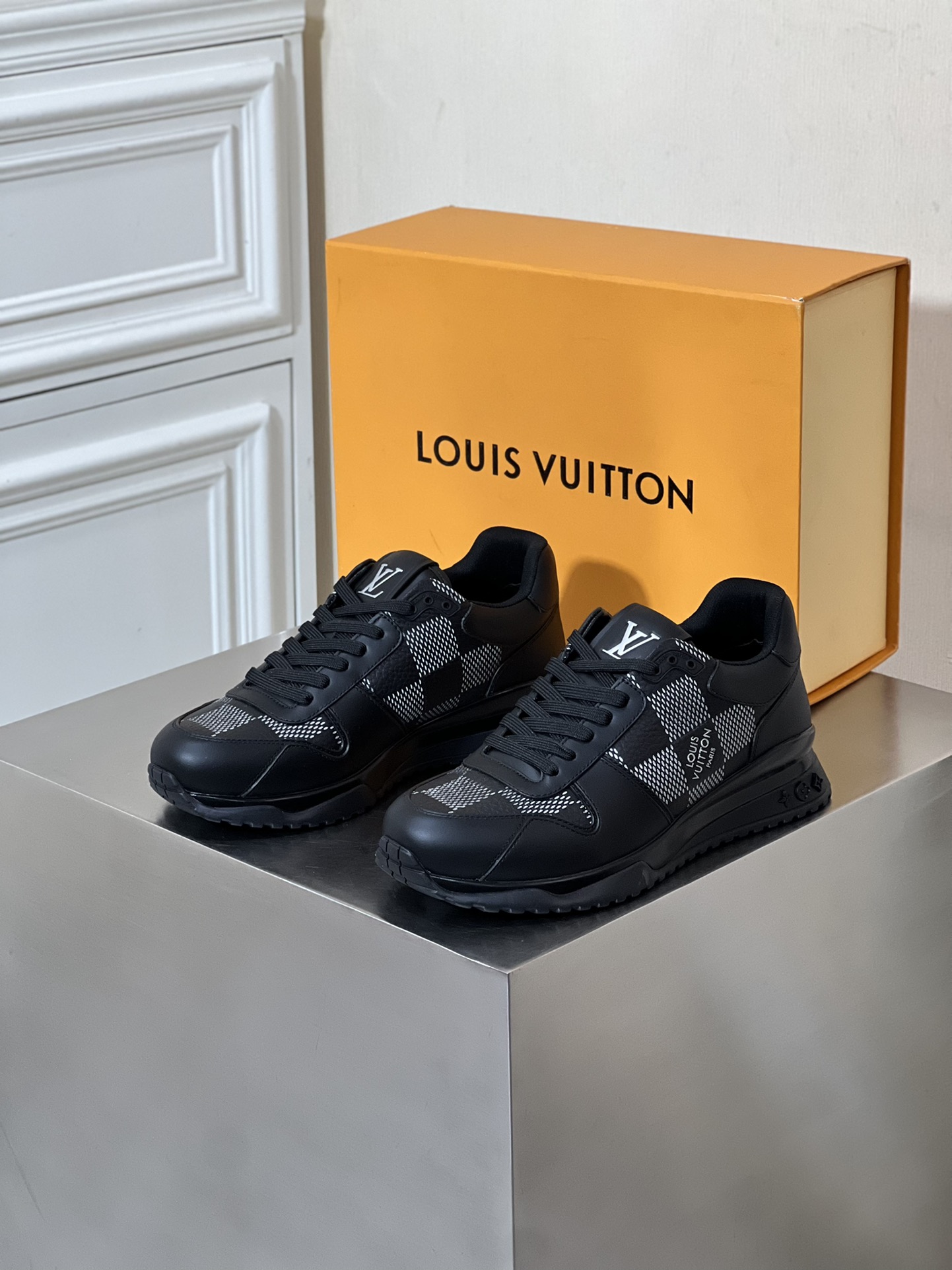 LOUIS VUITTON RUN AWAY 