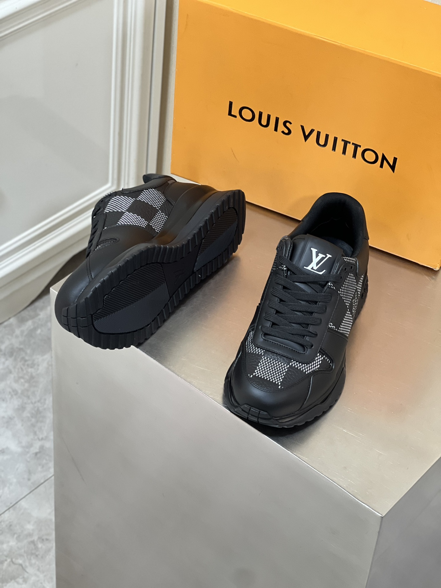 LOUIS VUITTON RUN AWAY 