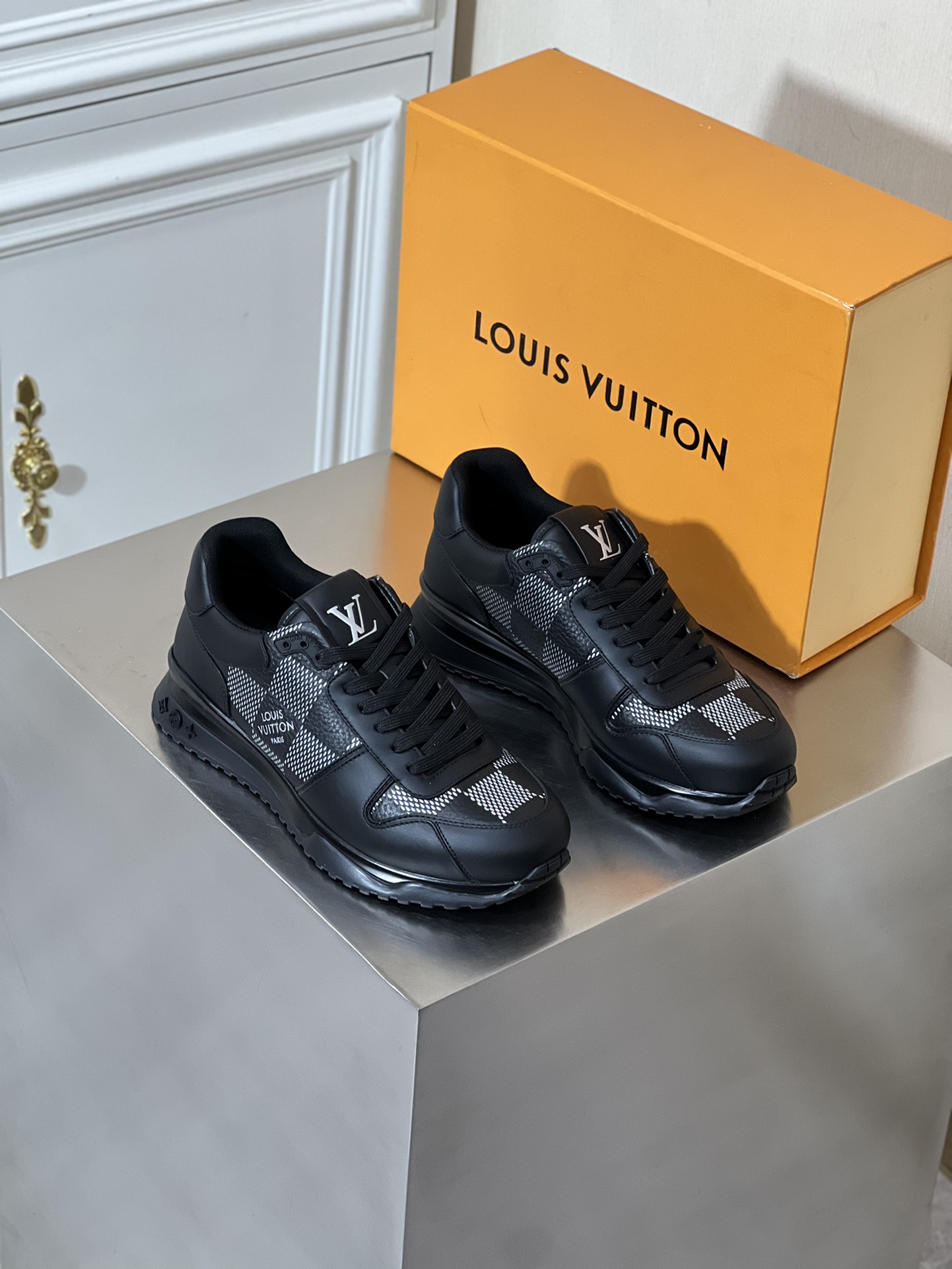 LOUIS VUITTON RUN AWAY 