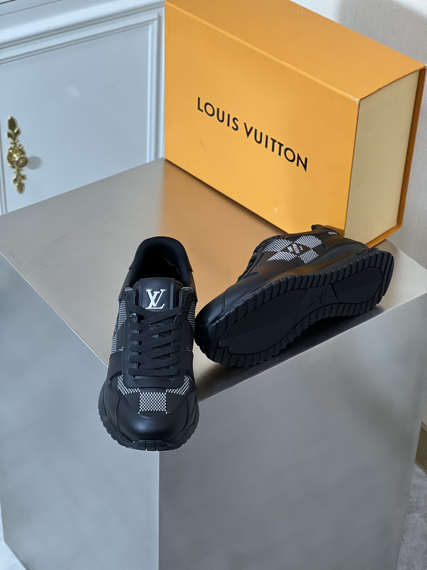 LOUIS VUITTON RUN AWAY 