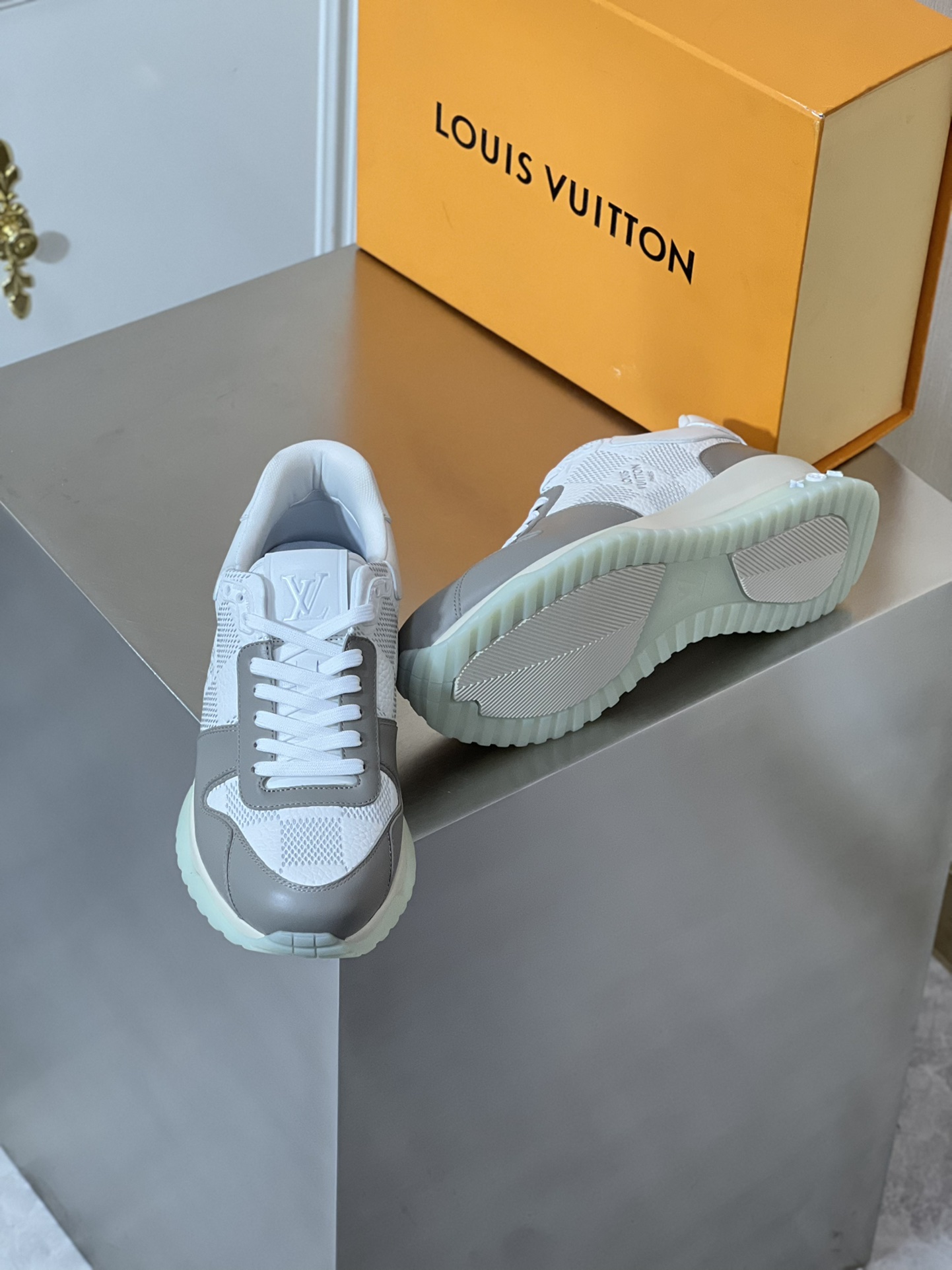 LOUIS VUITTON RUN AWAY 