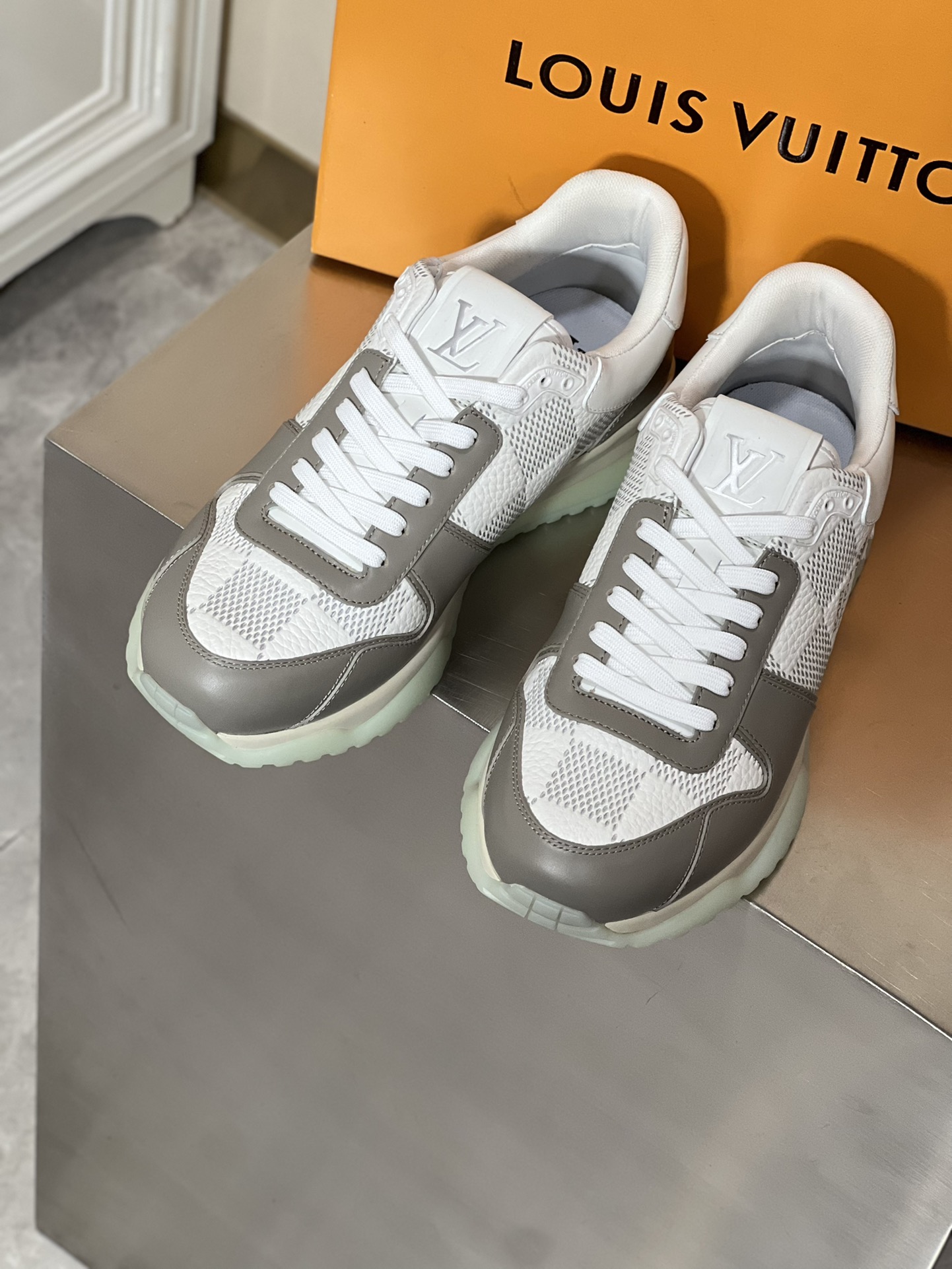 LOUIS VUITTON RUN AWAY 