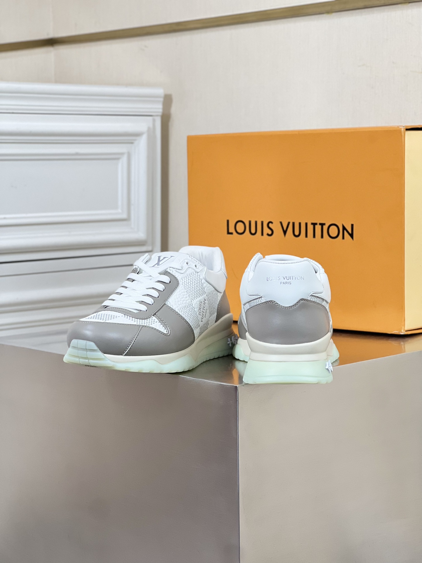LOUIS VUITTON RUN AWAY 