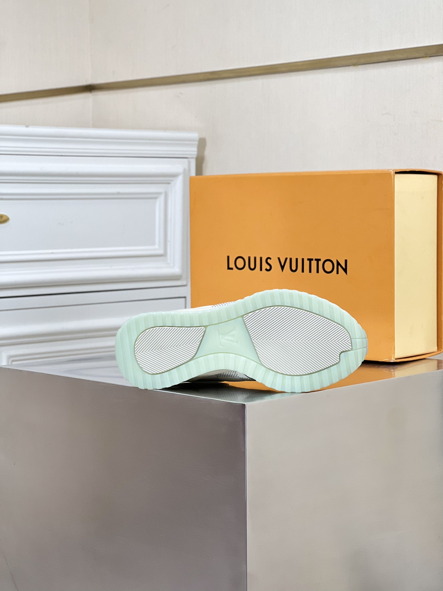 LOUIS VUITTON RUN AWAY 